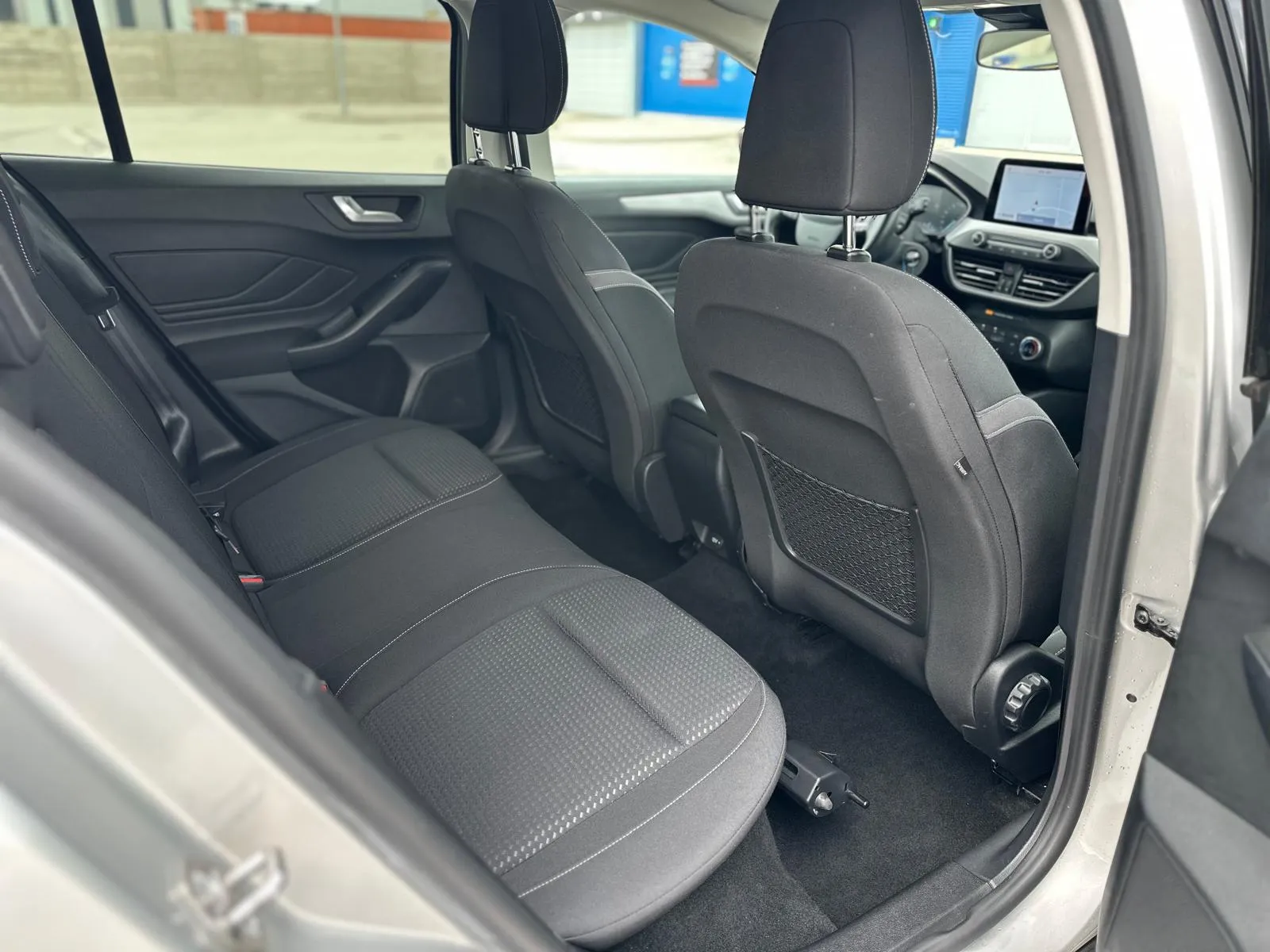 
								FORD FOCUS KOMBI 1.5 TDCI ECOBLUE EDITION A/T full									