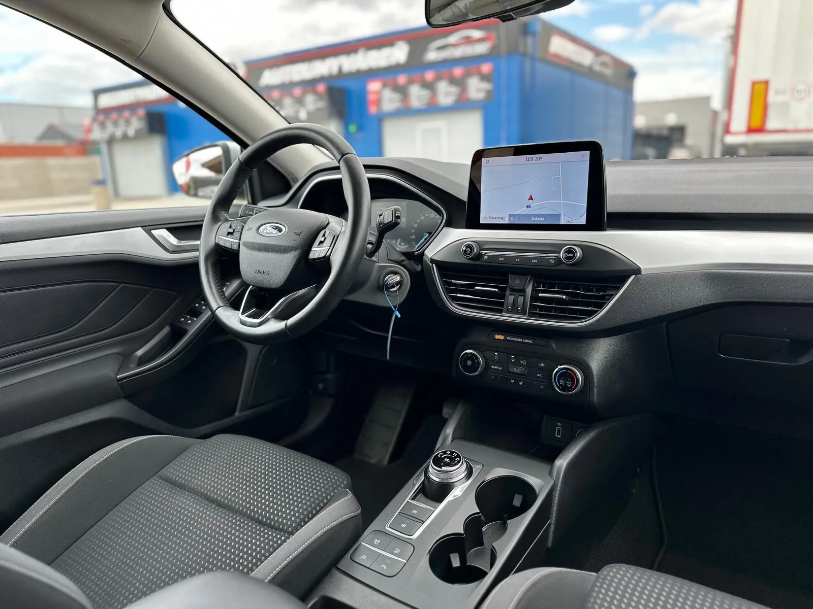 
								FORD FOCUS KOMBI 1.5 TDCI ECOBLUE EDITION A/T full									