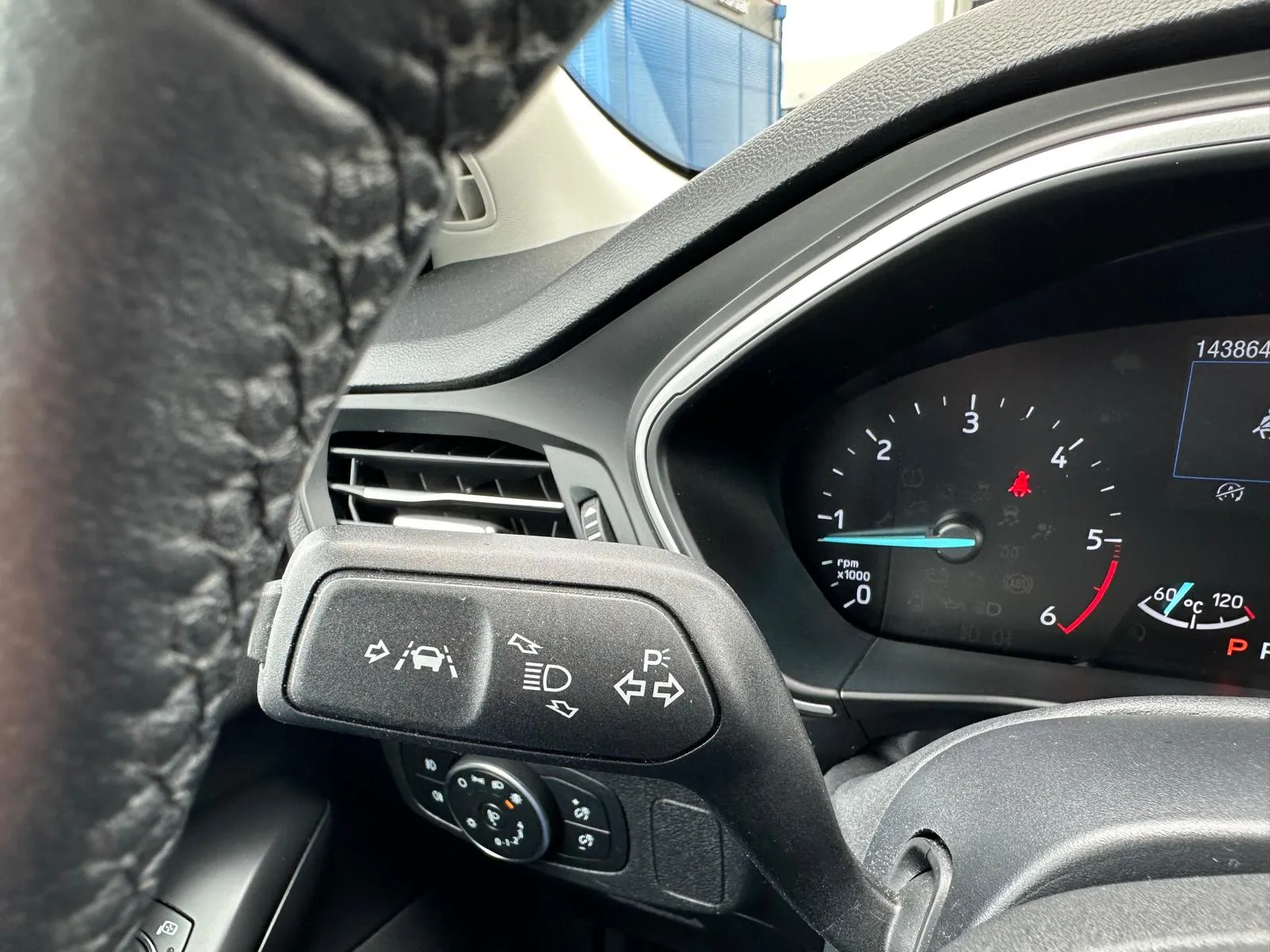 
								FORD FOCUS KOMBI 1.5 TDCI ECOBLUE EDITION A/T full									