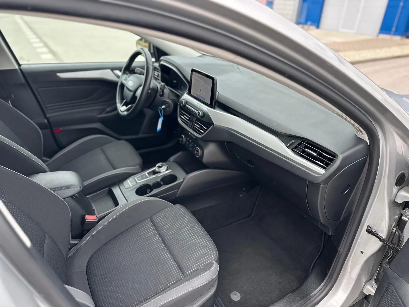 
								FORD FOCUS KOMBI 1.5 TDCI ECOBLUE EDITION A/T full									