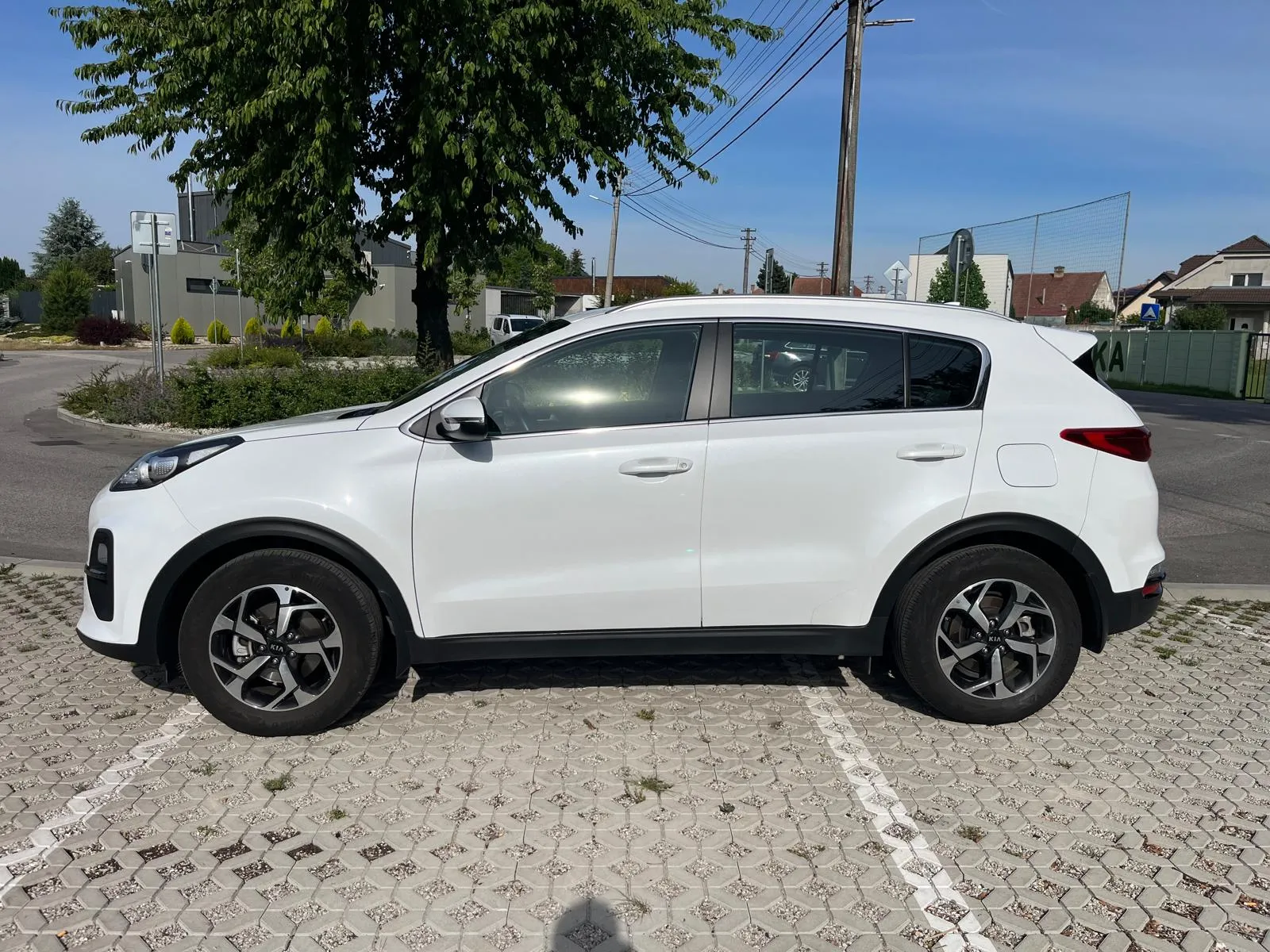 
								KIA SPORTAGE 1.6 T-GDI GOLD A/T full									