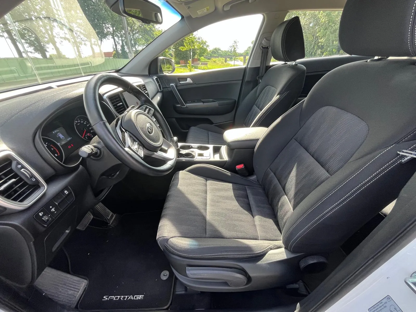 
								KIA SPORTAGE 1.6 T-GDI GOLD A/T full									