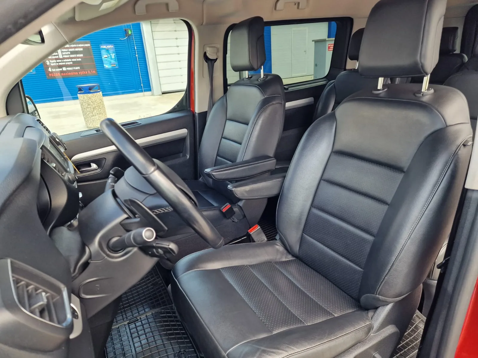 
								PEUGEOT TRAVELLER 2.0 BLUEHDI 177 S&S BUSINESS COMPACT EAT8 7-MIESTNE full									