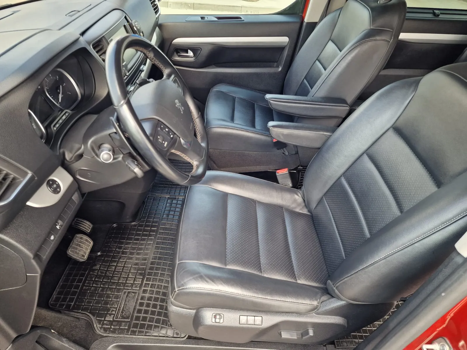 
								PEUGEOT TRAVELLER 2.0 BLUEHDI 177 S&S BUSINESS COMPACT EAT8 7-MIESTNE full									