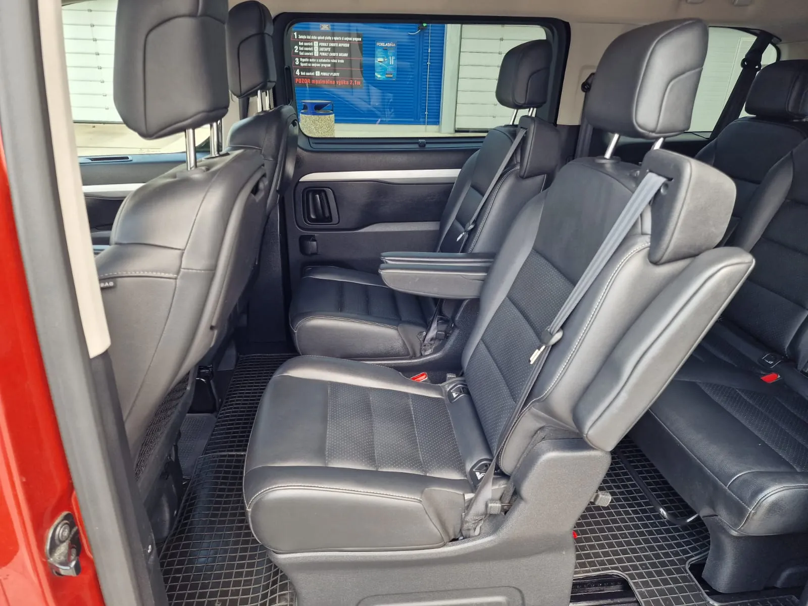 
								PEUGEOT TRAVELLER 2.0 BLUEHDI 177 S&S BUSINESS COMPACT EAT8 7-MIESTNE full									