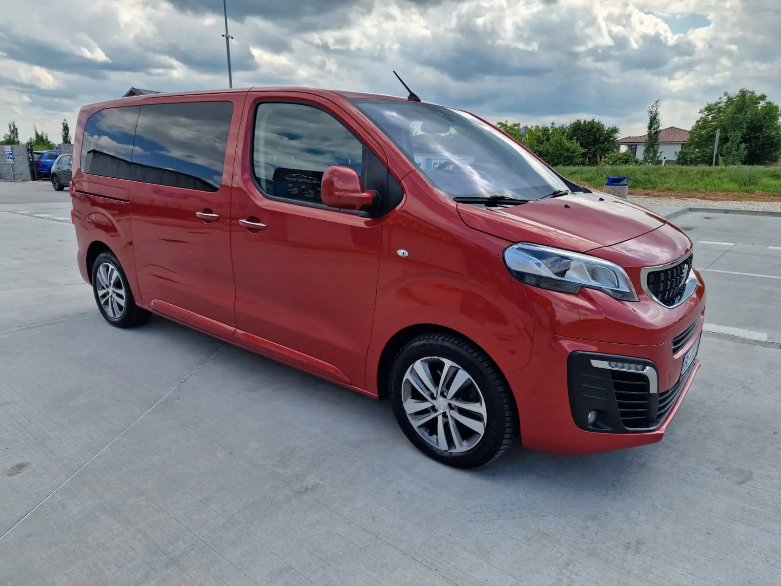 
								PEUGEOT TRAVELLER 2.0 BLUEHDI 177 S&S BUSINESS COMPACT EAT8 7-MIESTNE full									