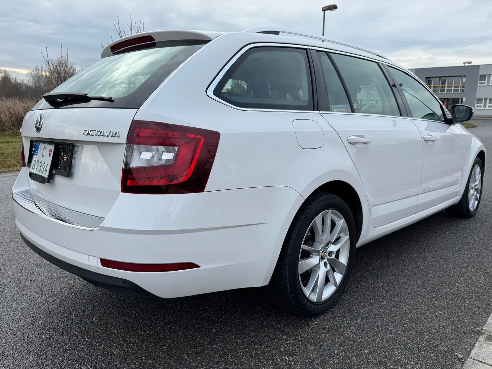 
								ŠKODA OCTAVIA COMBI 2.0TDI STYLE 7DSG full									