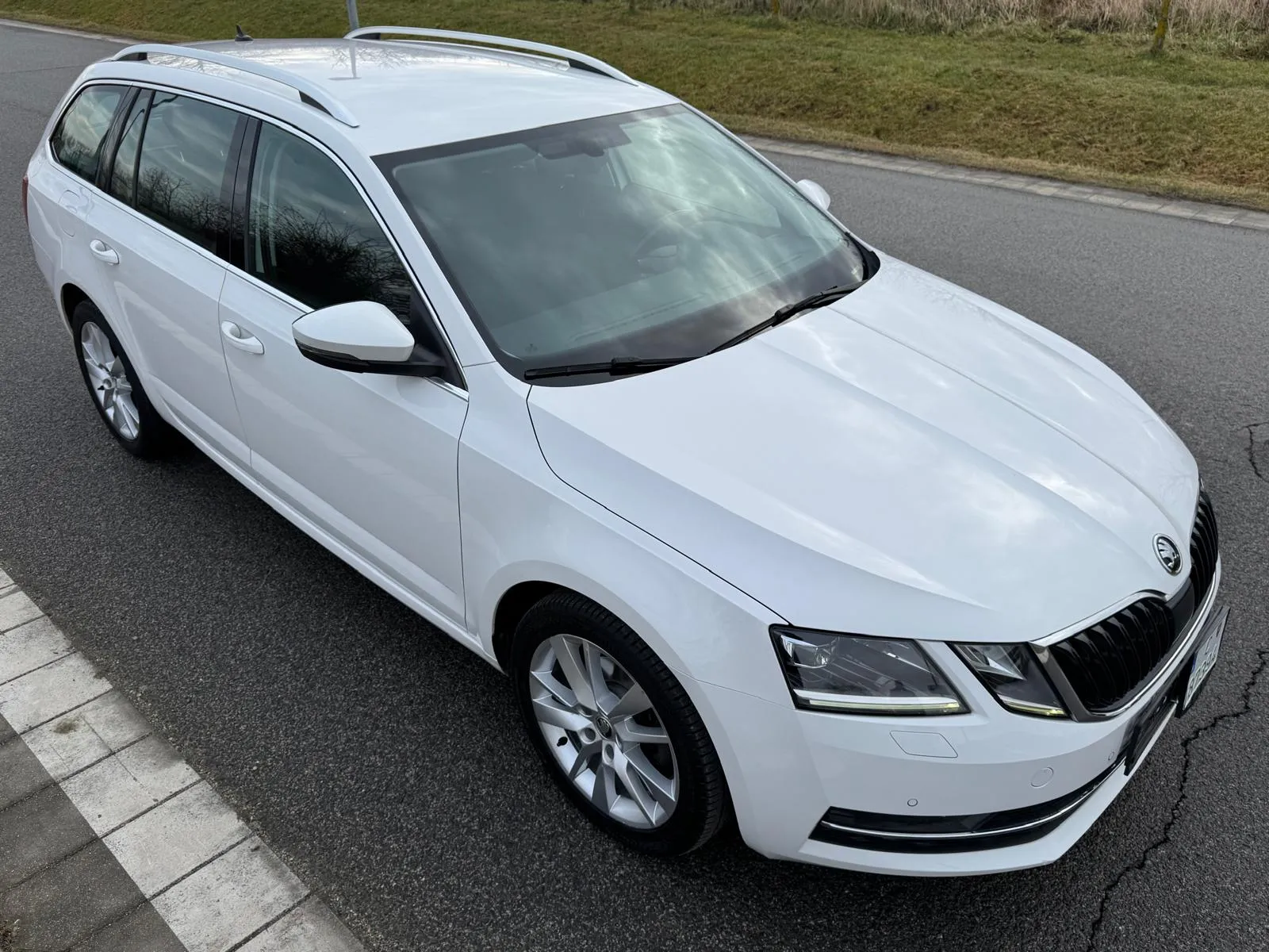 
								ŠKODA OCTAVIA COMBI 2.0TDI STYLE 7DSG full									