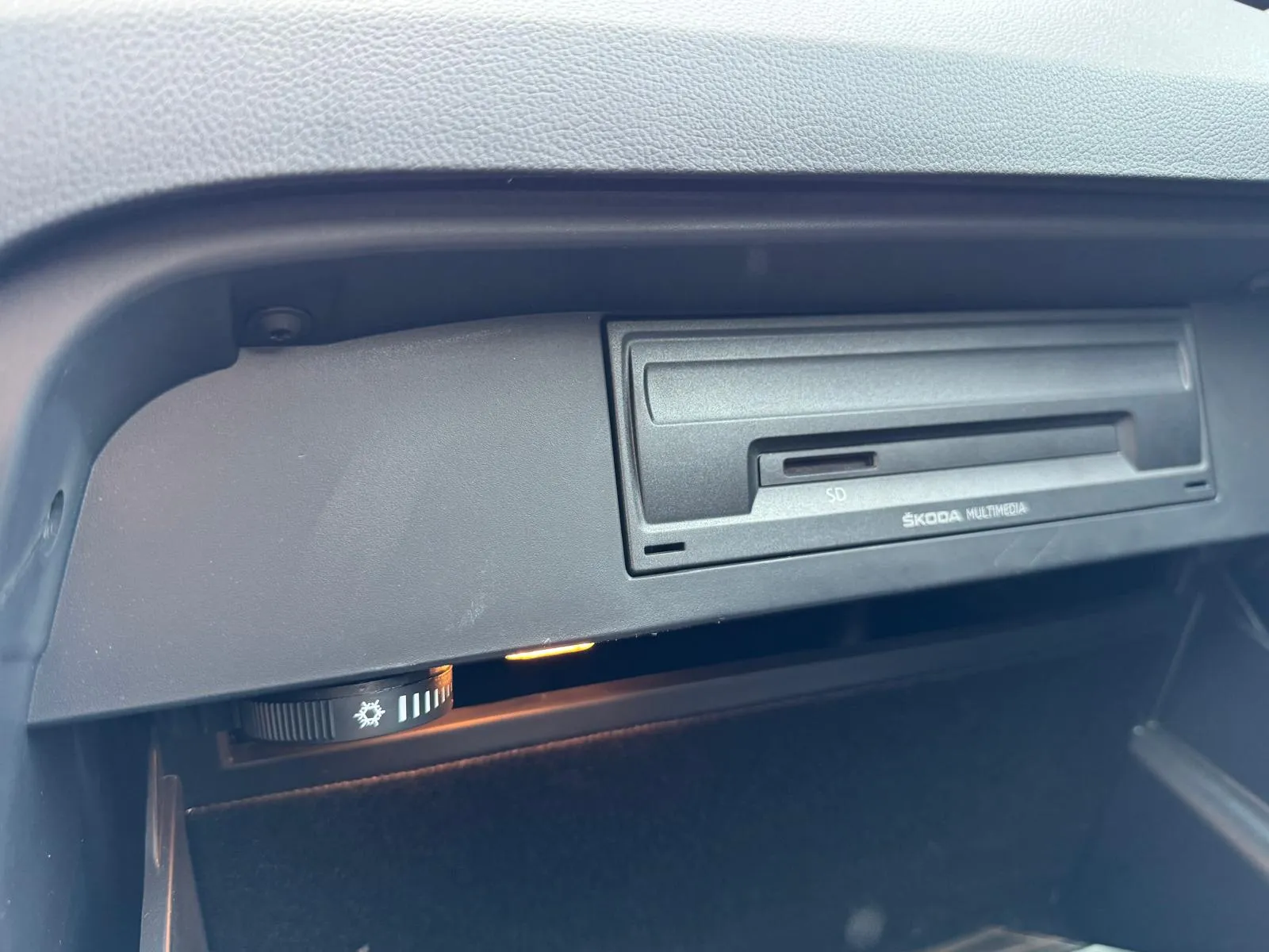 
								ŠKODA OCTAVIA COMBI 2.0TDI STYLE 7DSG full									