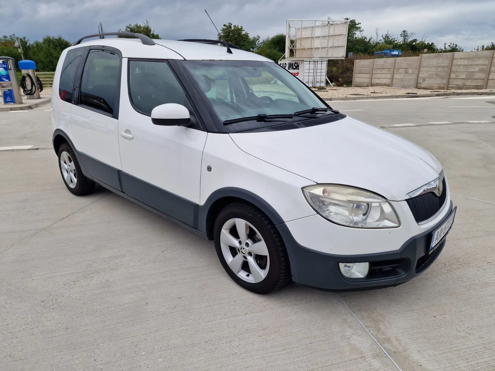 
								ŠKODA ROOMSTER 1.4i full									