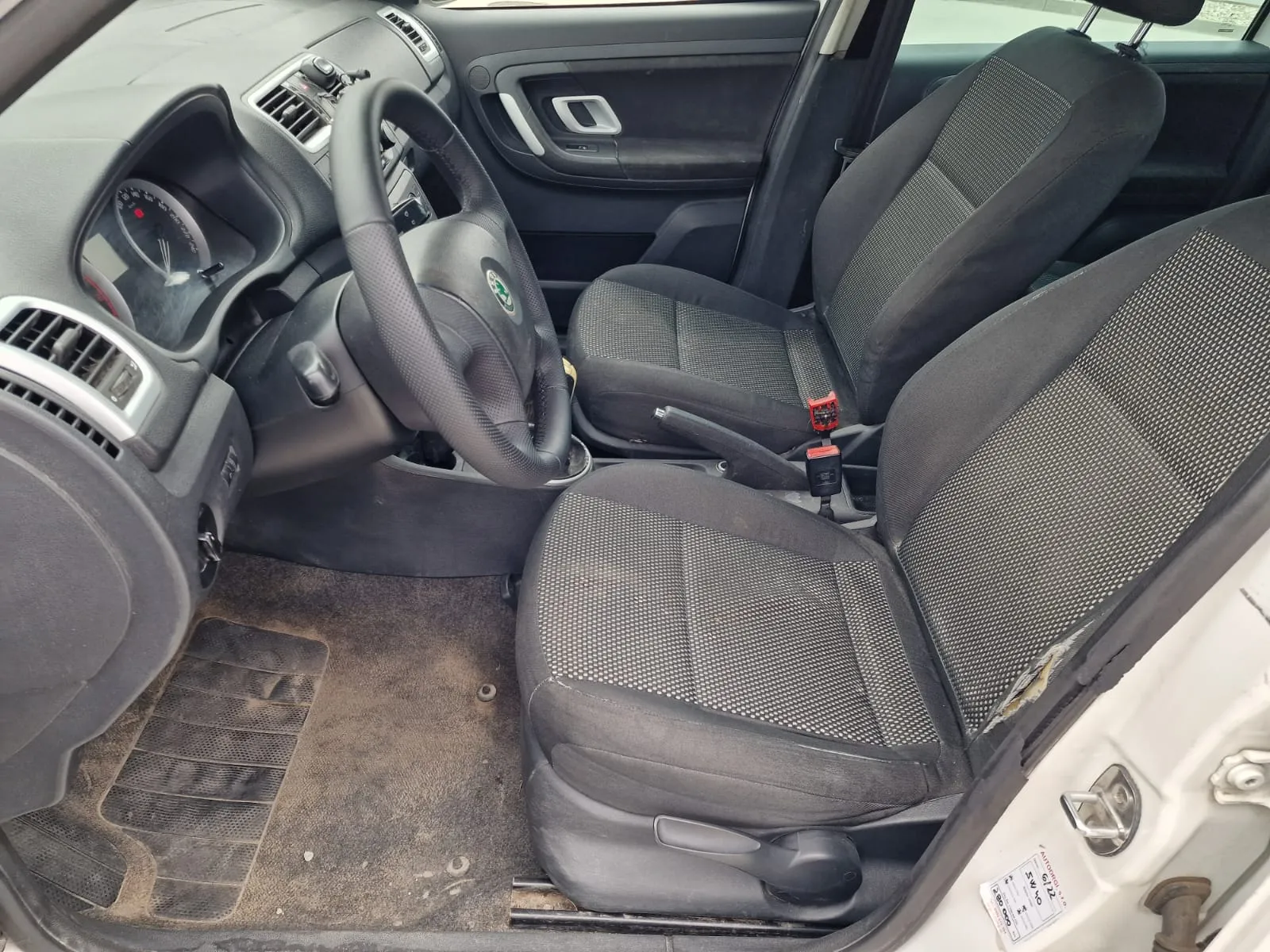
								ŠKODA ROOMSTER 1.4i full									