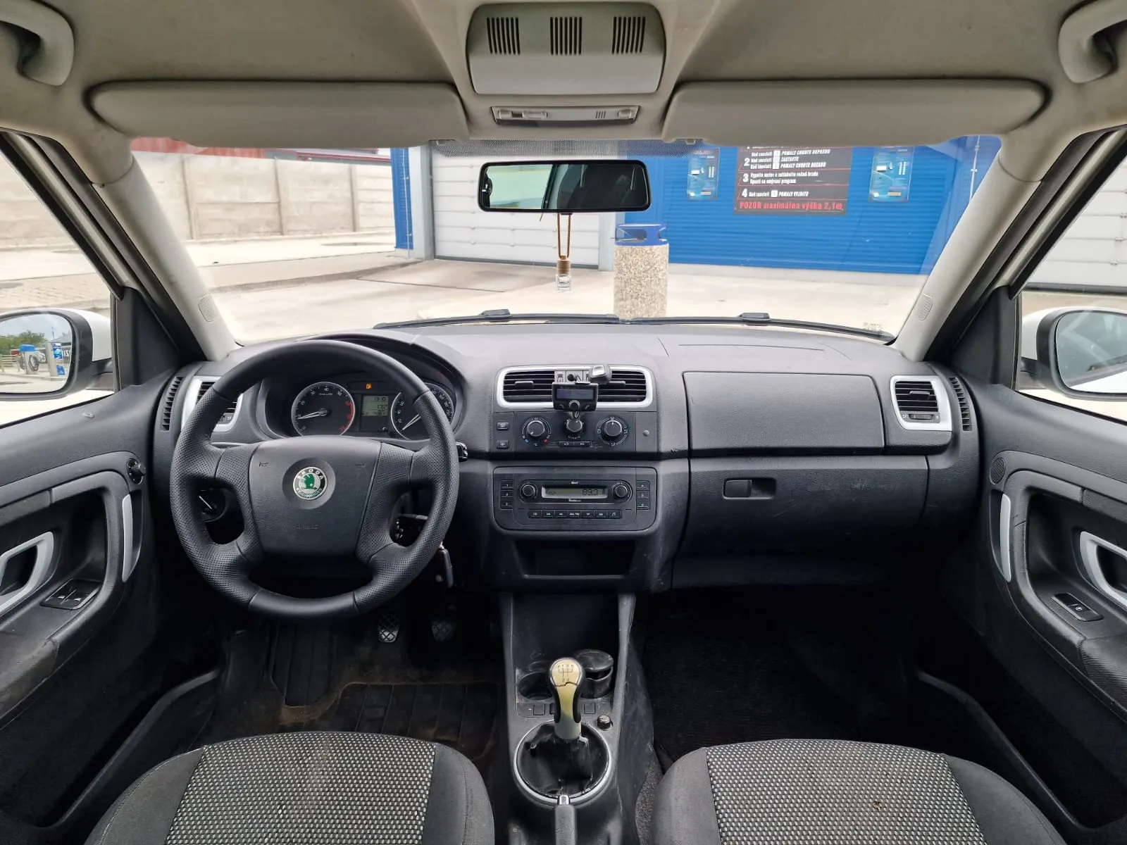 
								ŠKODA ROOMSTER 1.4i full									