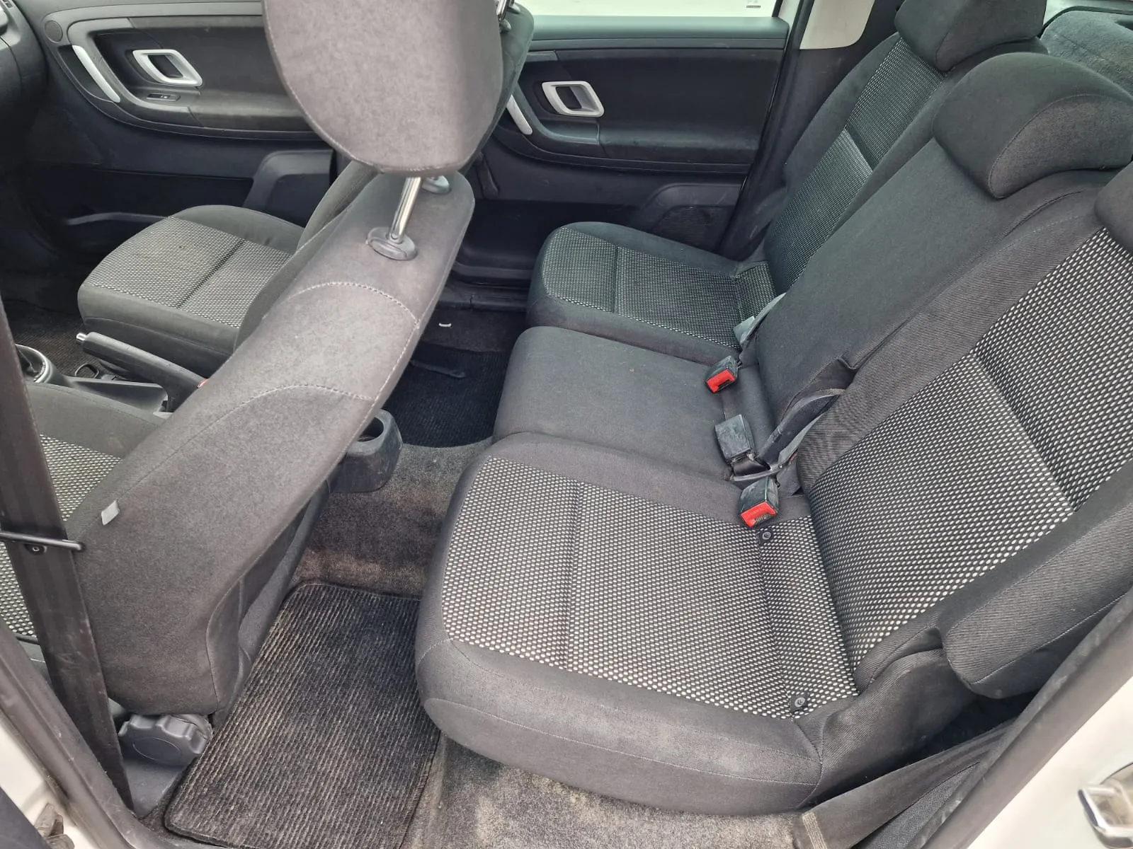
								ŠKODA ROOMSTER 1.4i full									