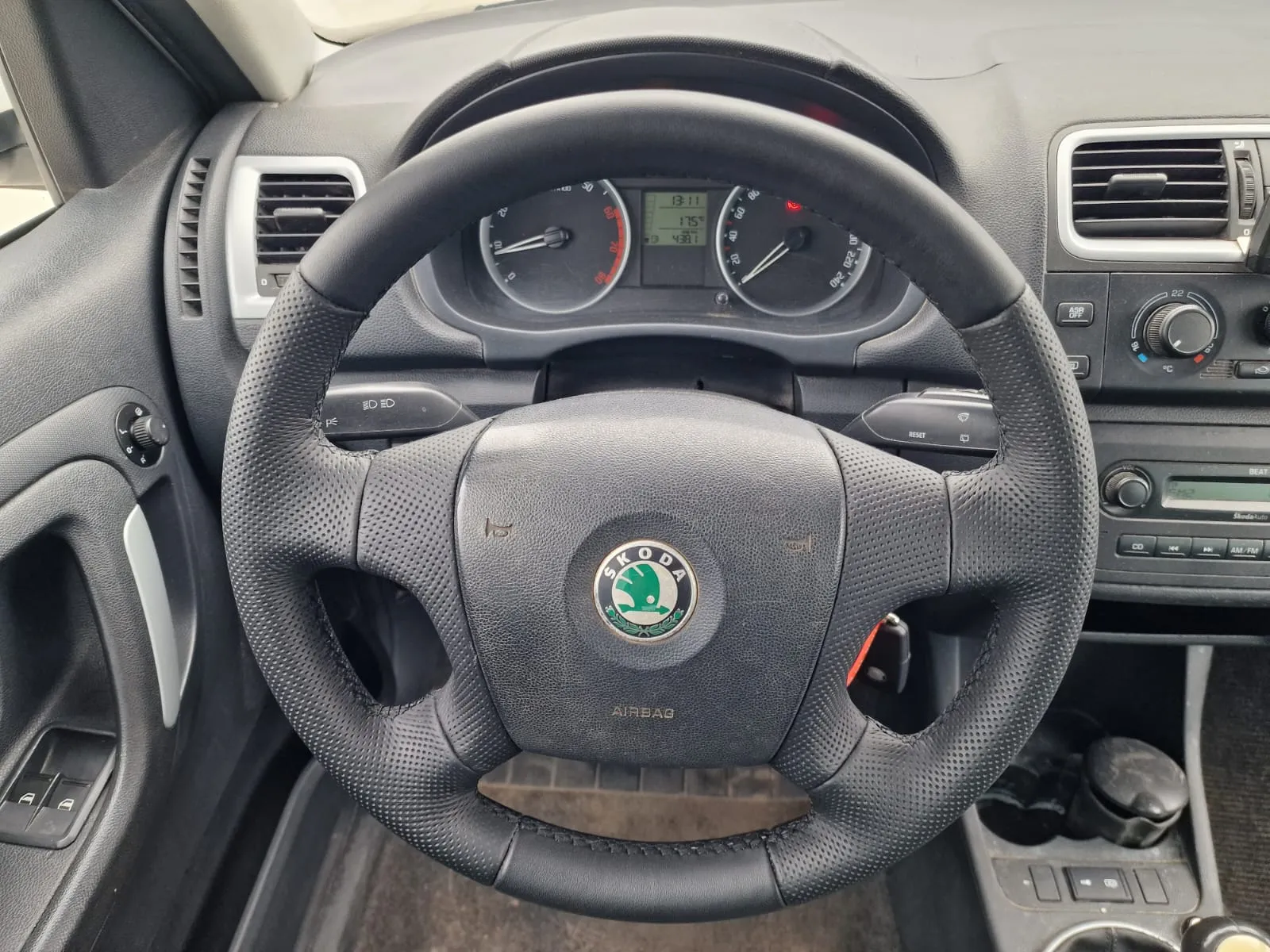 
								ŠKODA ROOMSTER 1.4i full									