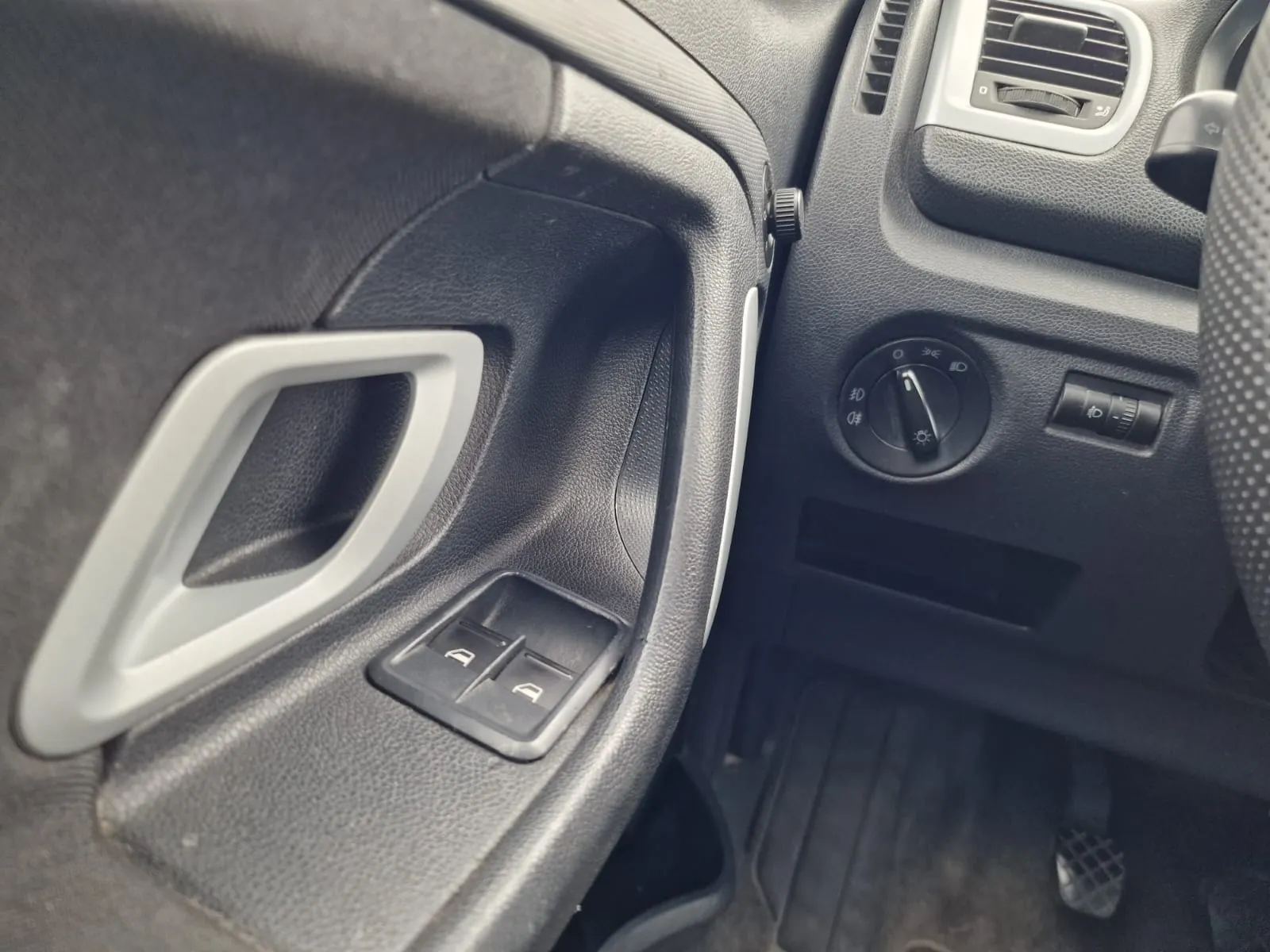 
								ŠKODA ROOMSTER 1.4i full									