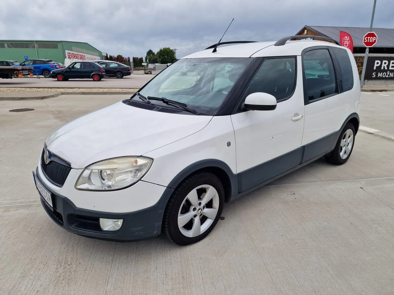 
								ŠKODA ROOMSTER 1.4i full									
