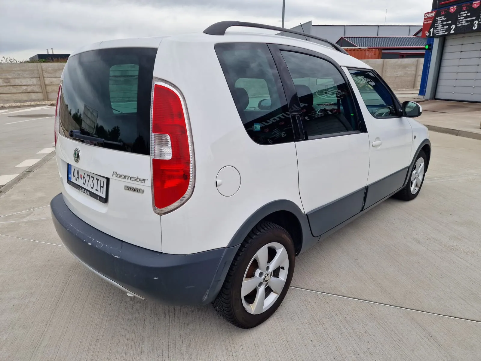 
								ŠKODA ROOMSTER 1.4i full									