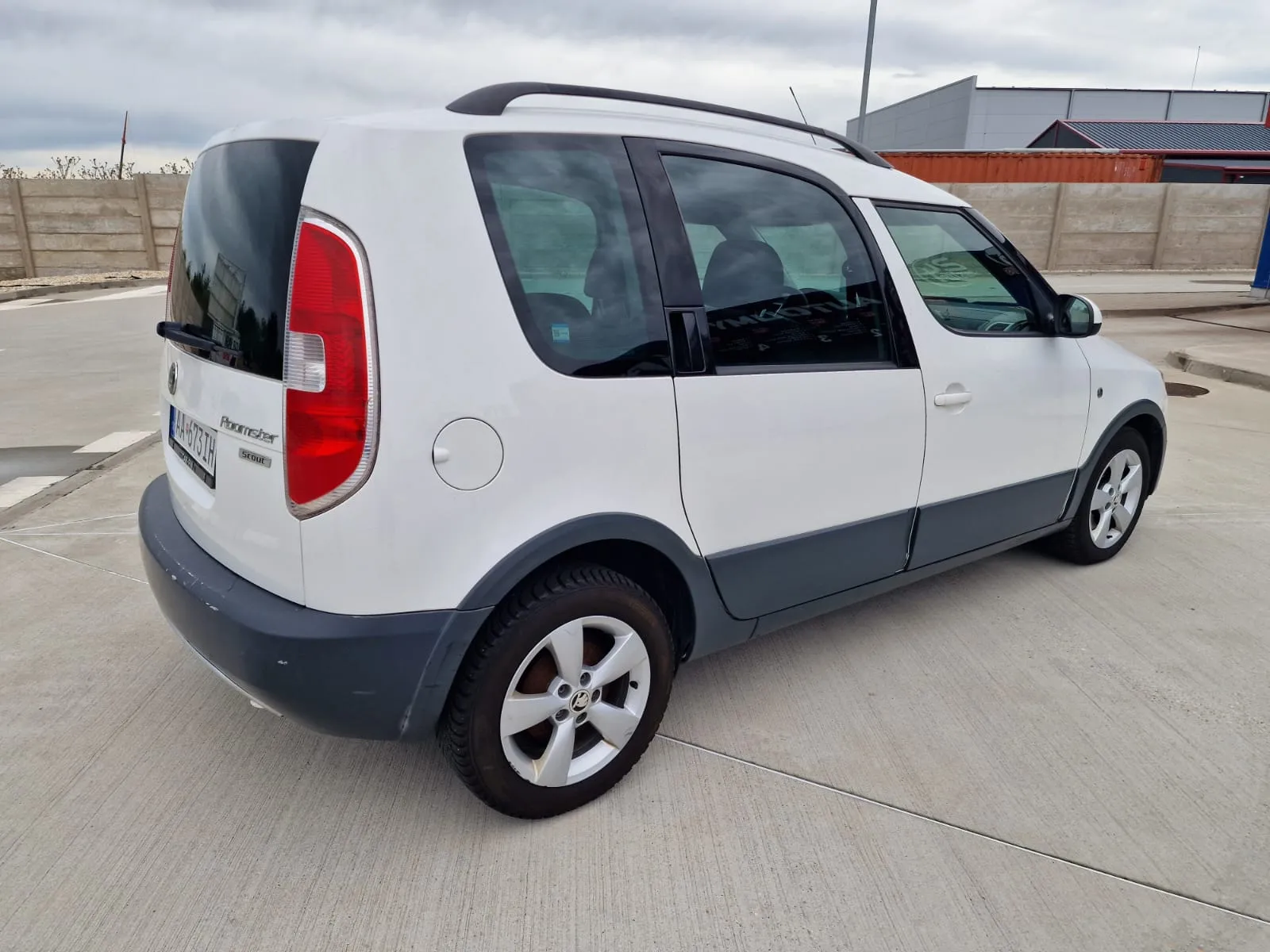 
								ŠKODA ROOMSTER 1.4i full									