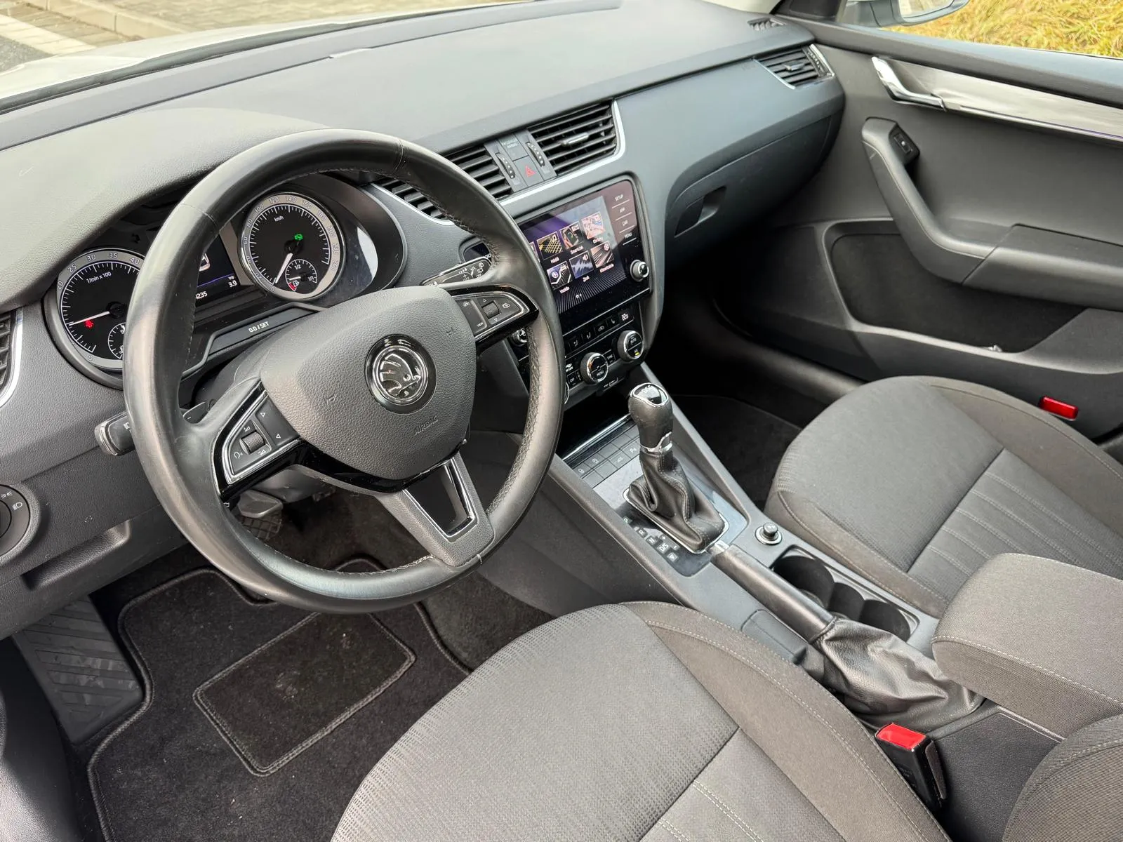 
								Škoda Octavia Combi 2.0TDi Style DSG full									