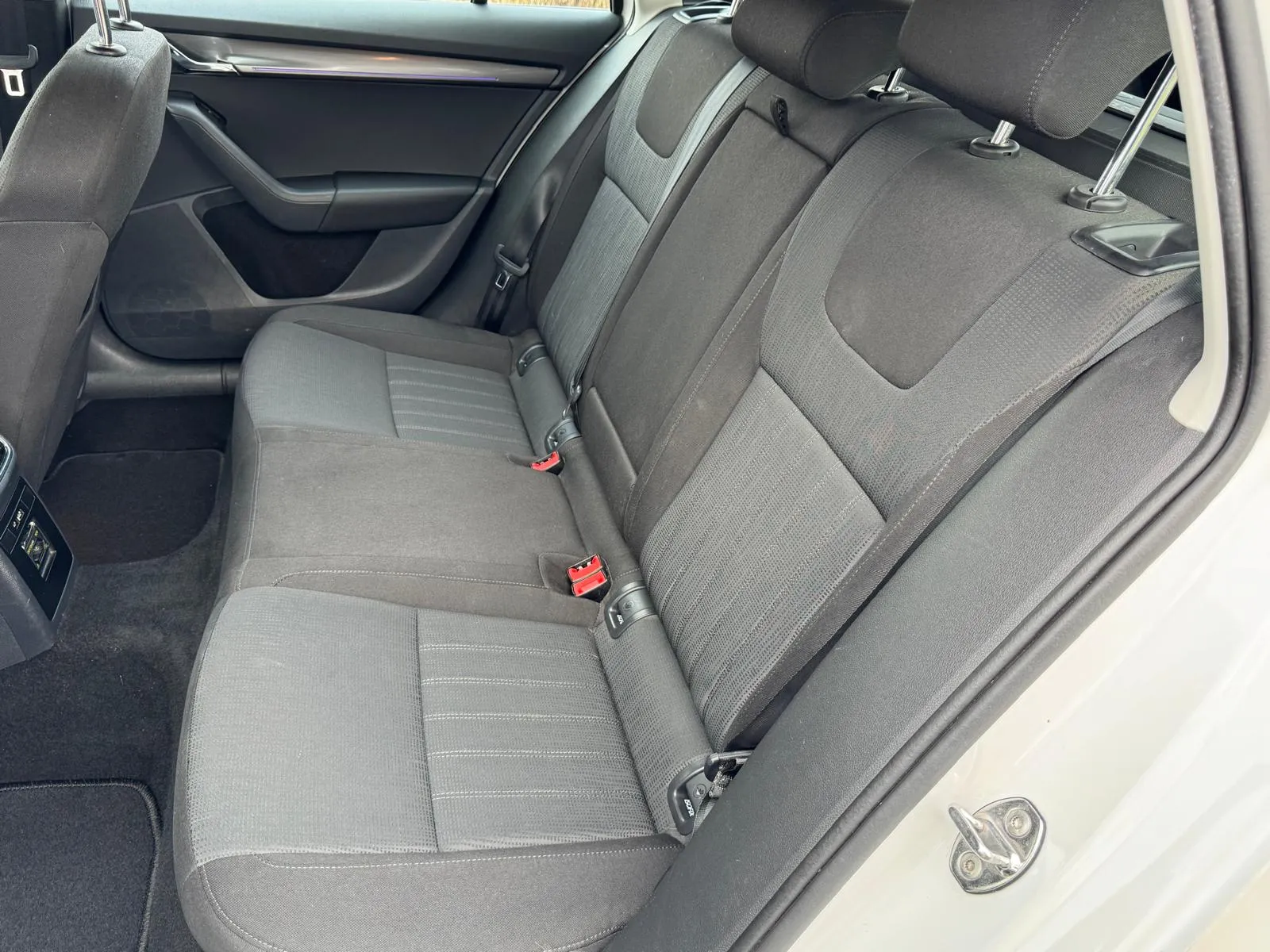 
								Škoda Octavia Combi 2.0TDi Style DSG full									