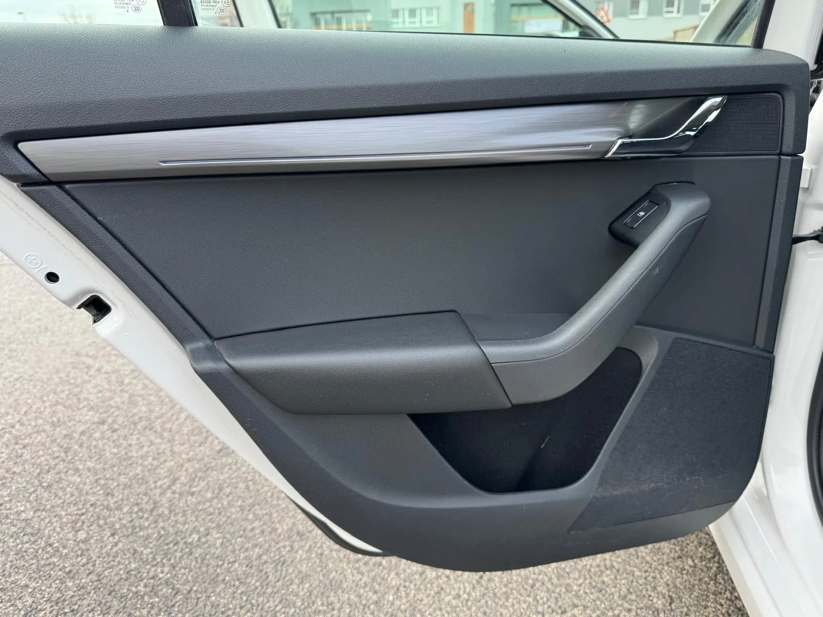 
								Škoda Octavia Combi 2.0TDi Style DSG full									