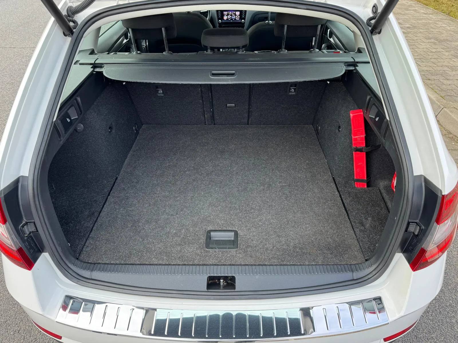 
								Škoda Octavia Combi 2.0TDi Style DSG full									