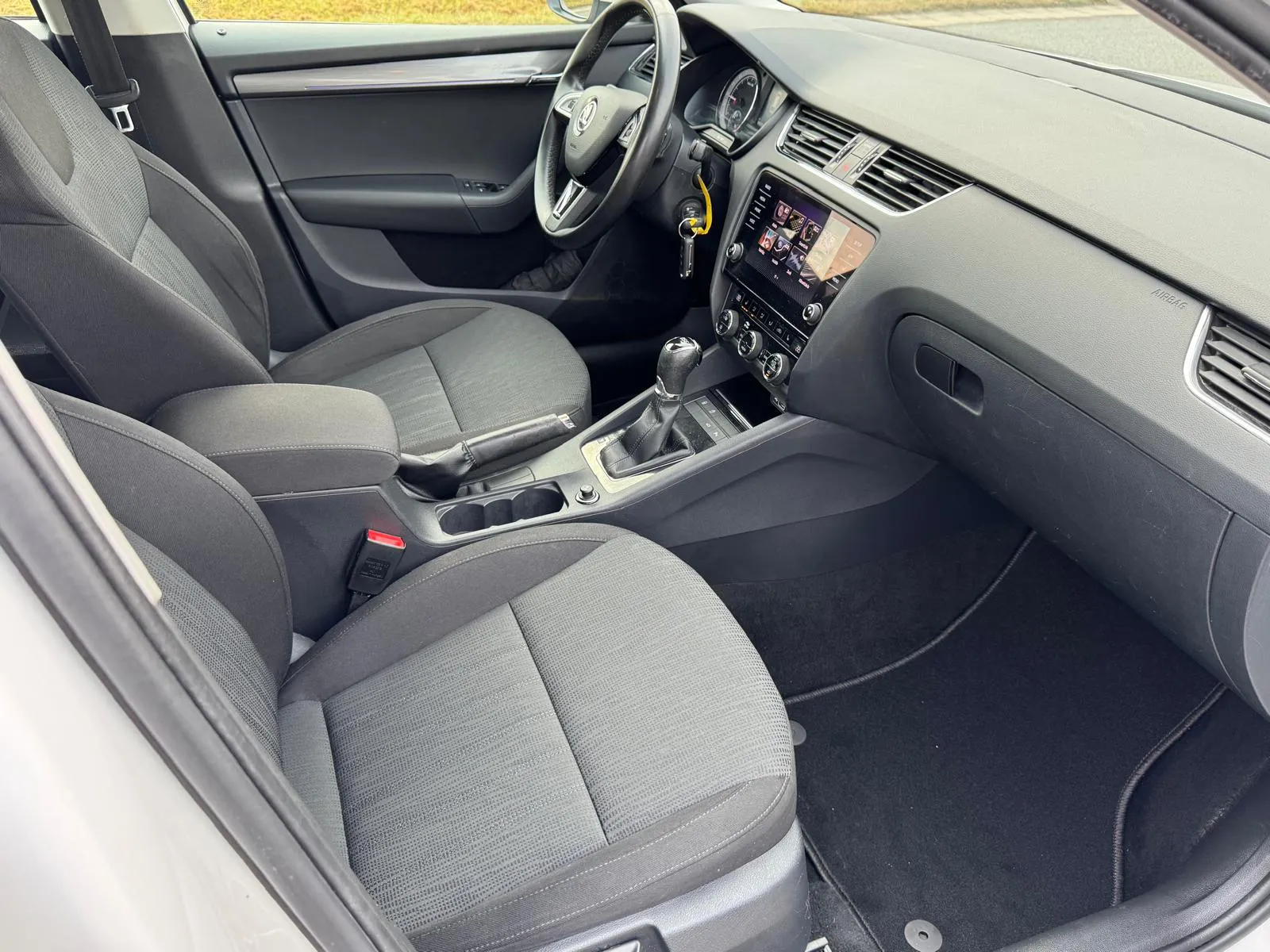 
								Škoda Octavia Combi 2.0TDi Style DSG full									