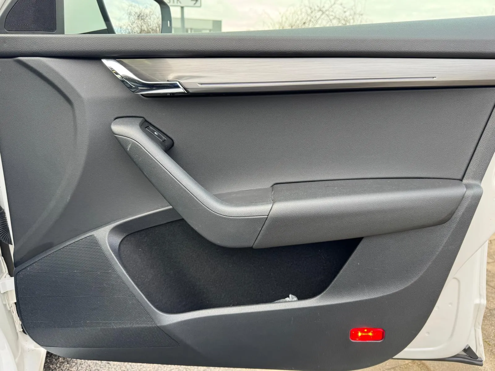 
								Škoda Octavia Combi 2.0TDi Style DSG full									