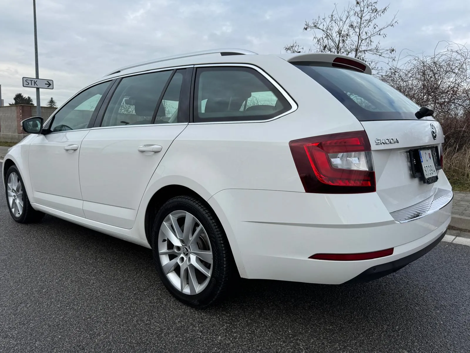 
								Škoda Octavia Combi 2.0TDi Style DSG full									