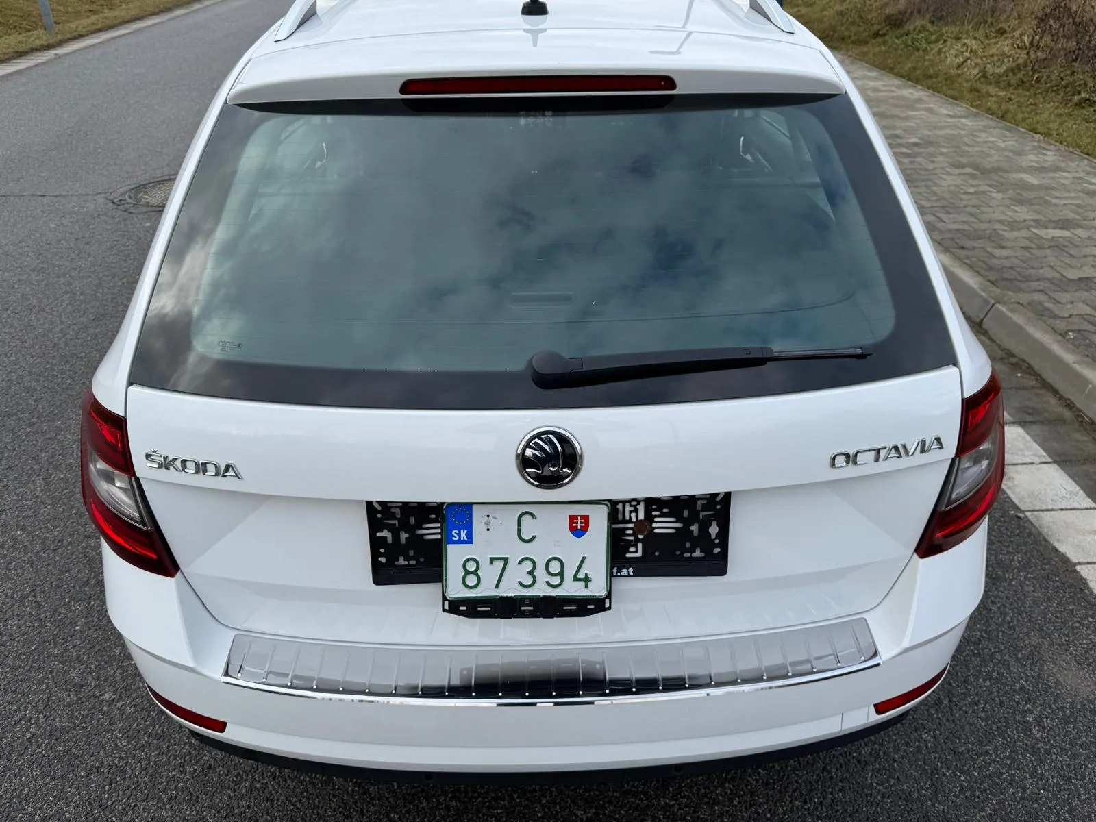 
								Škoda Octavia Combi 2.0TDi Style DSG full									