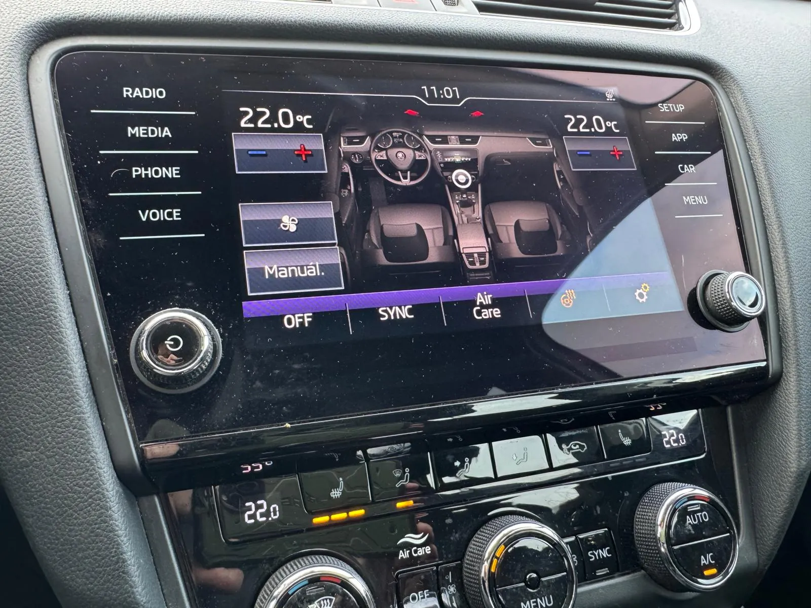 
								Škoda Octavia Combi 2.0TDi Style DSG full									