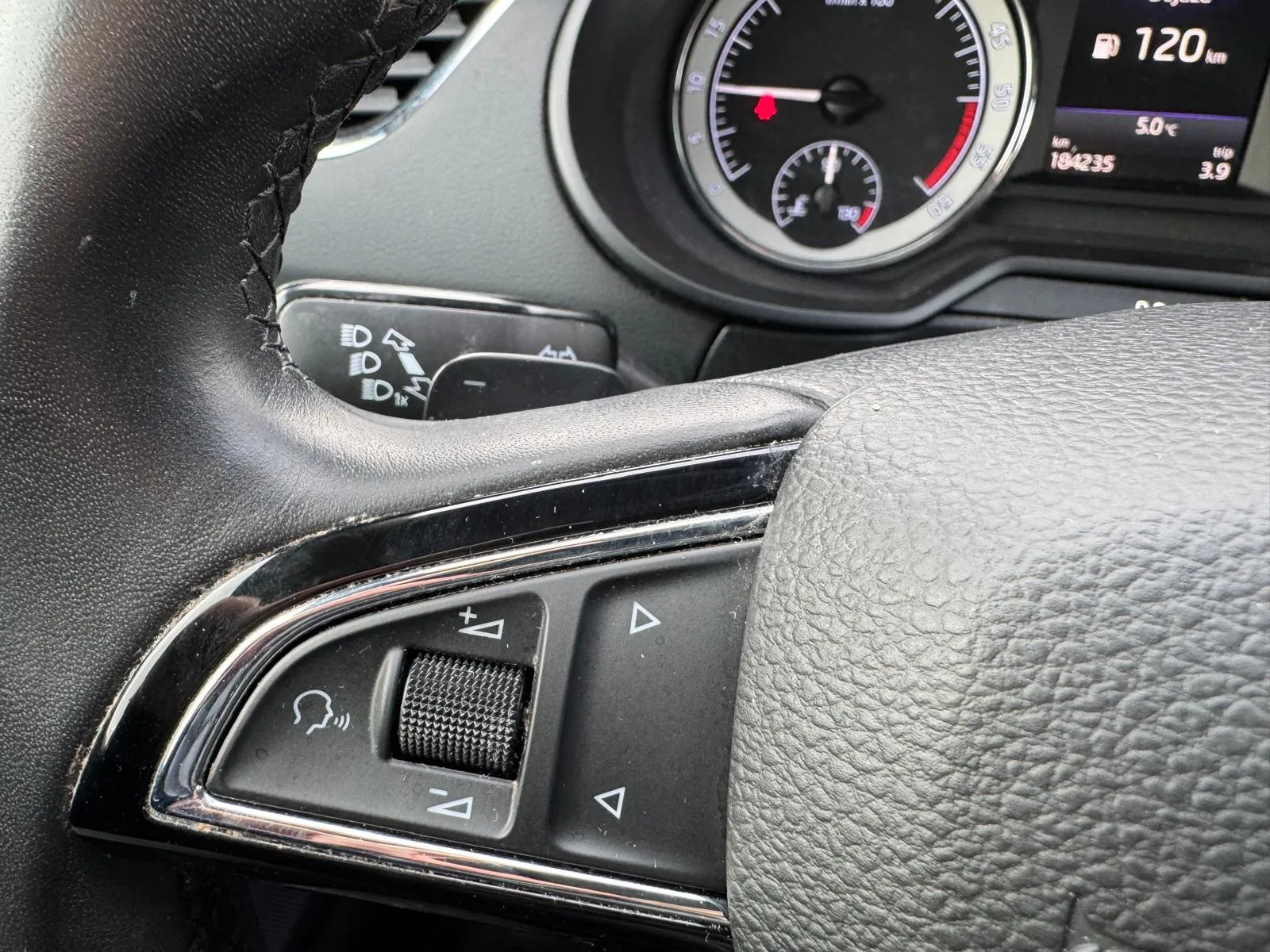
								Škoda Octavia Combi 2.0TDi Style DSG full									