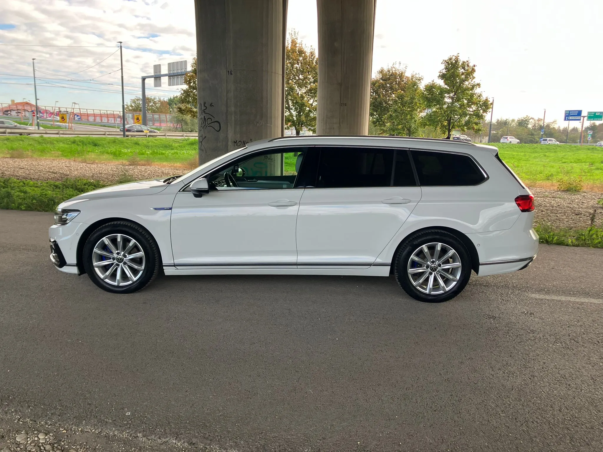 
								VOLKSWAGEN PASSAT VARIANT GTE 1.4TSi ACT DSG full									