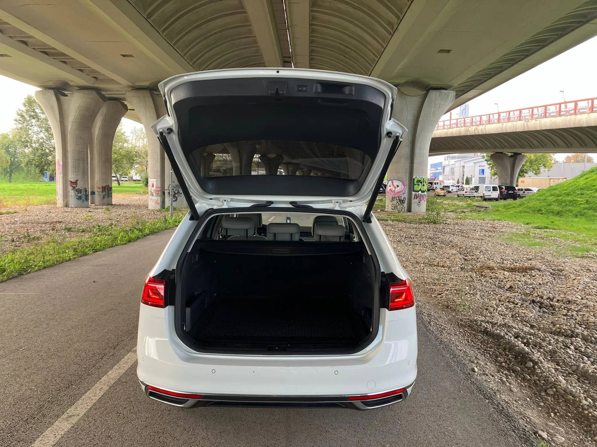 
								VOLKSWAGEN PASSAT VARIANT GTE 1.4TSi ACT DSG full									