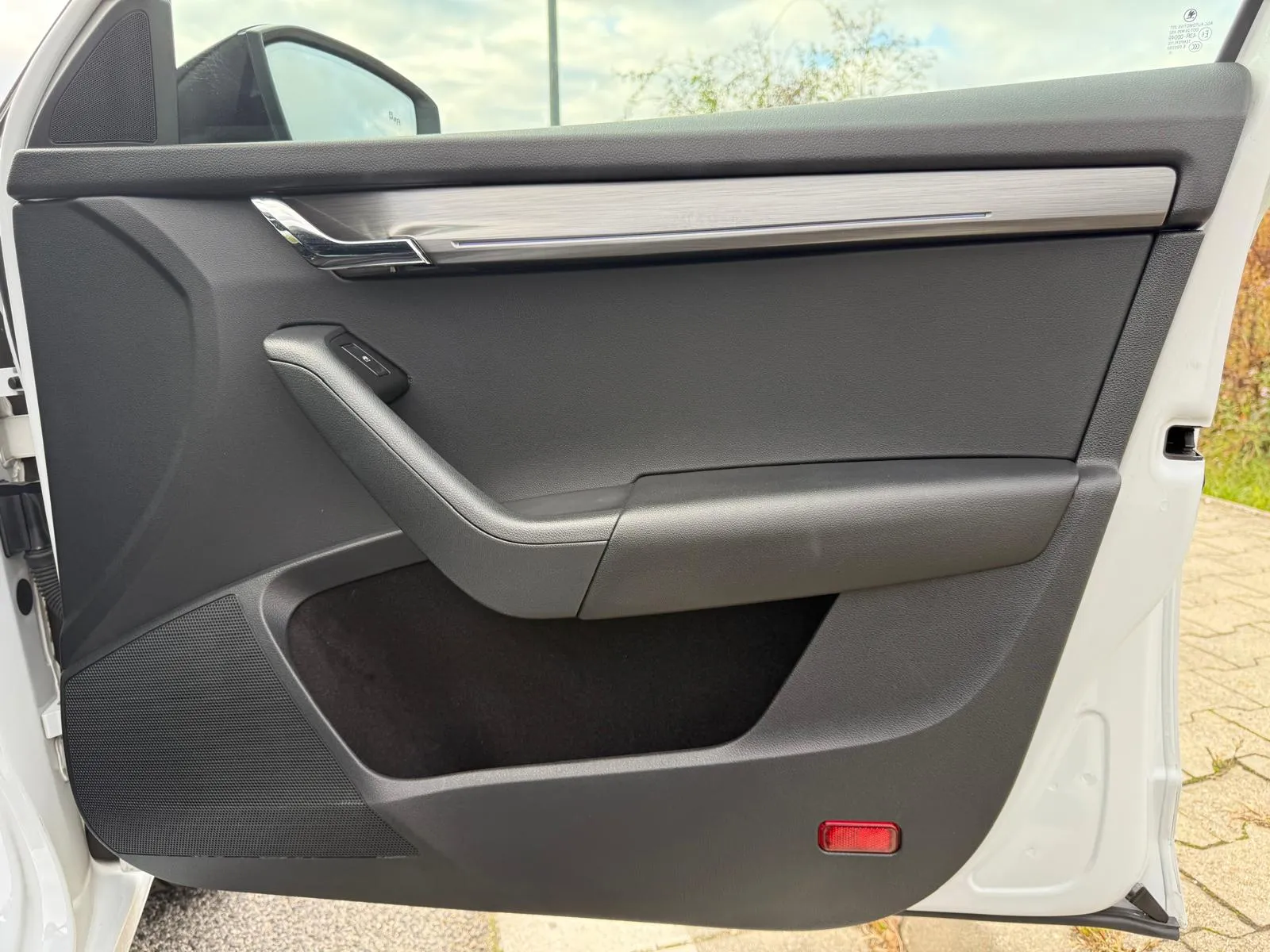 
								Škoda Octavia Combi Sportline 2.0 TDI DSG Full led virtual full									