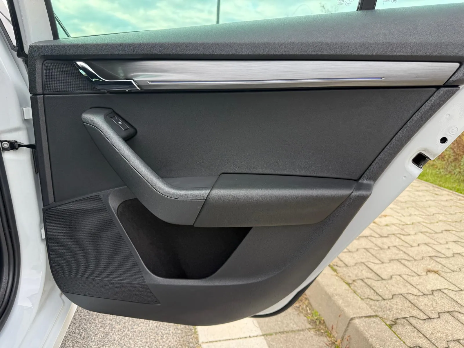 
								Škoda Octavia Combi Sportline 2.0 TDI DSG Full led virtual full									