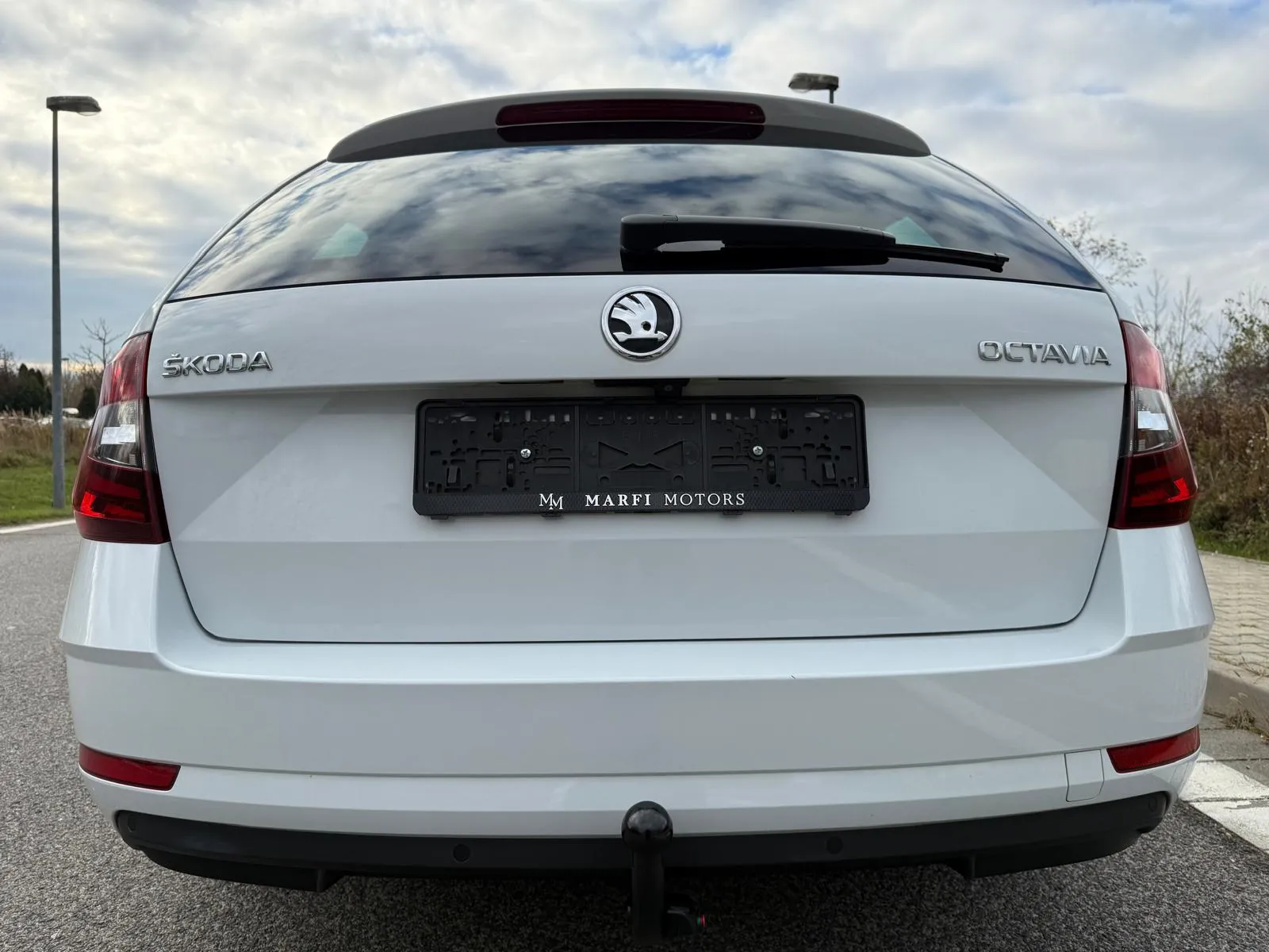 
								Škoda Octavia Combi Sportline 2.0 TDI DSG Full led virtual full									
