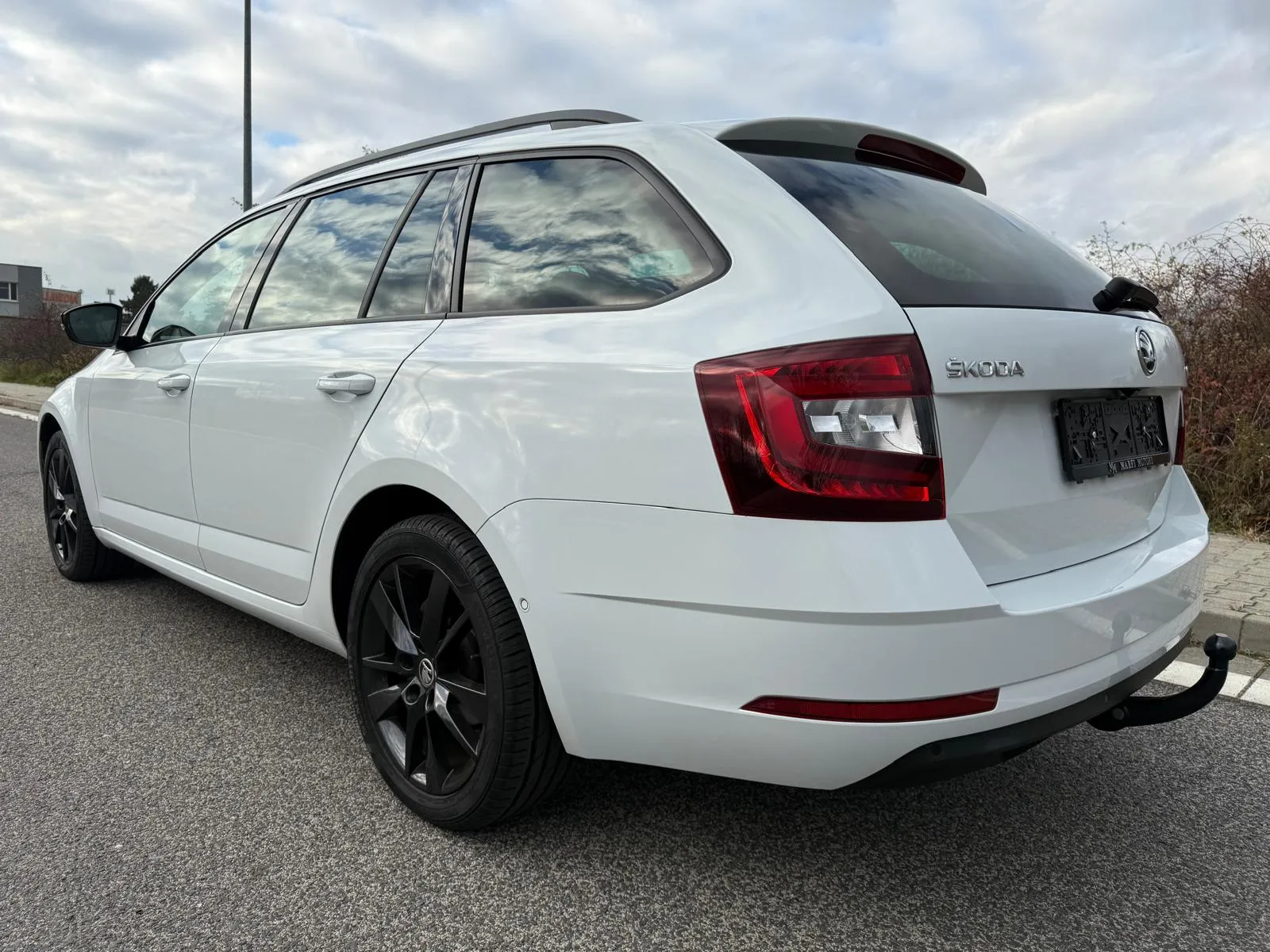 
								Škoda Octavia Combi Sportline 2.0 TDI DSG Full led virtual full									