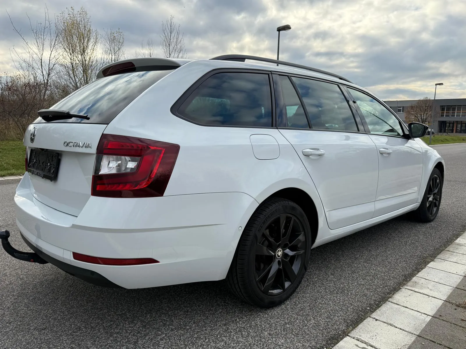 
								Škoda Octavia Combi Sportline 2.0 TDI DSG Full led virtual full									
