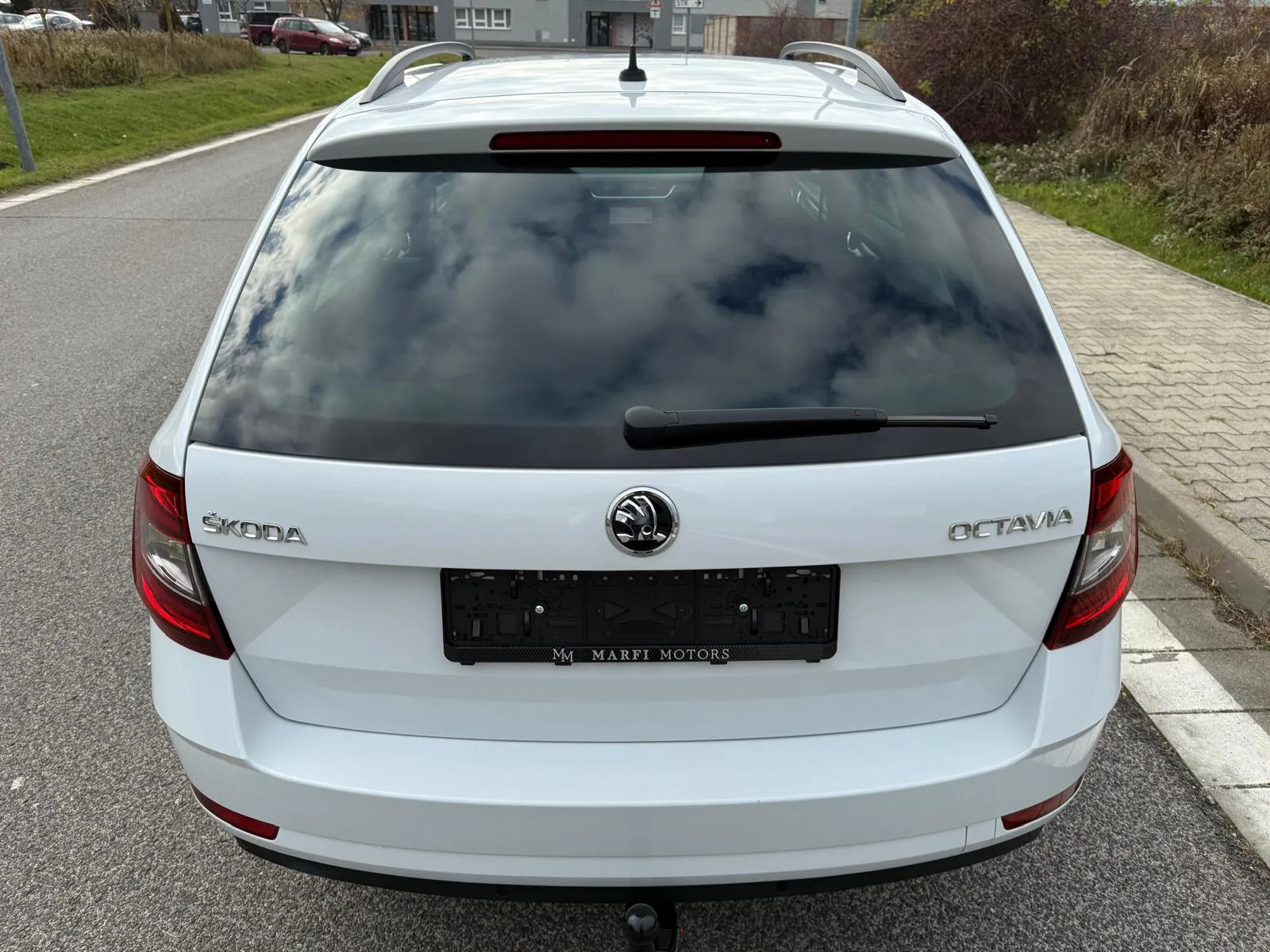 
								Škoda Octavia Combi Sportline 2.0 TDI DSG Full led virtual full									