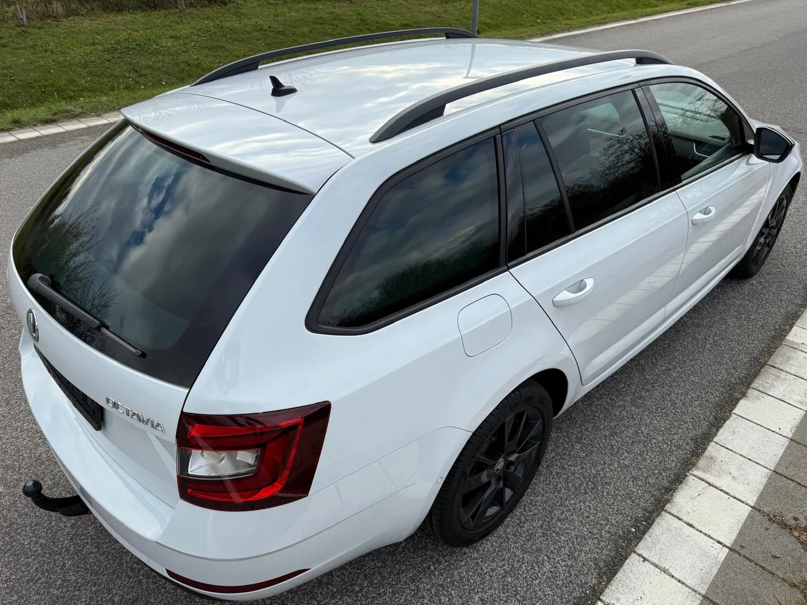 
								Škoda Octavia Combi Sportline 2.0 TDI DSG Full led virtual full									