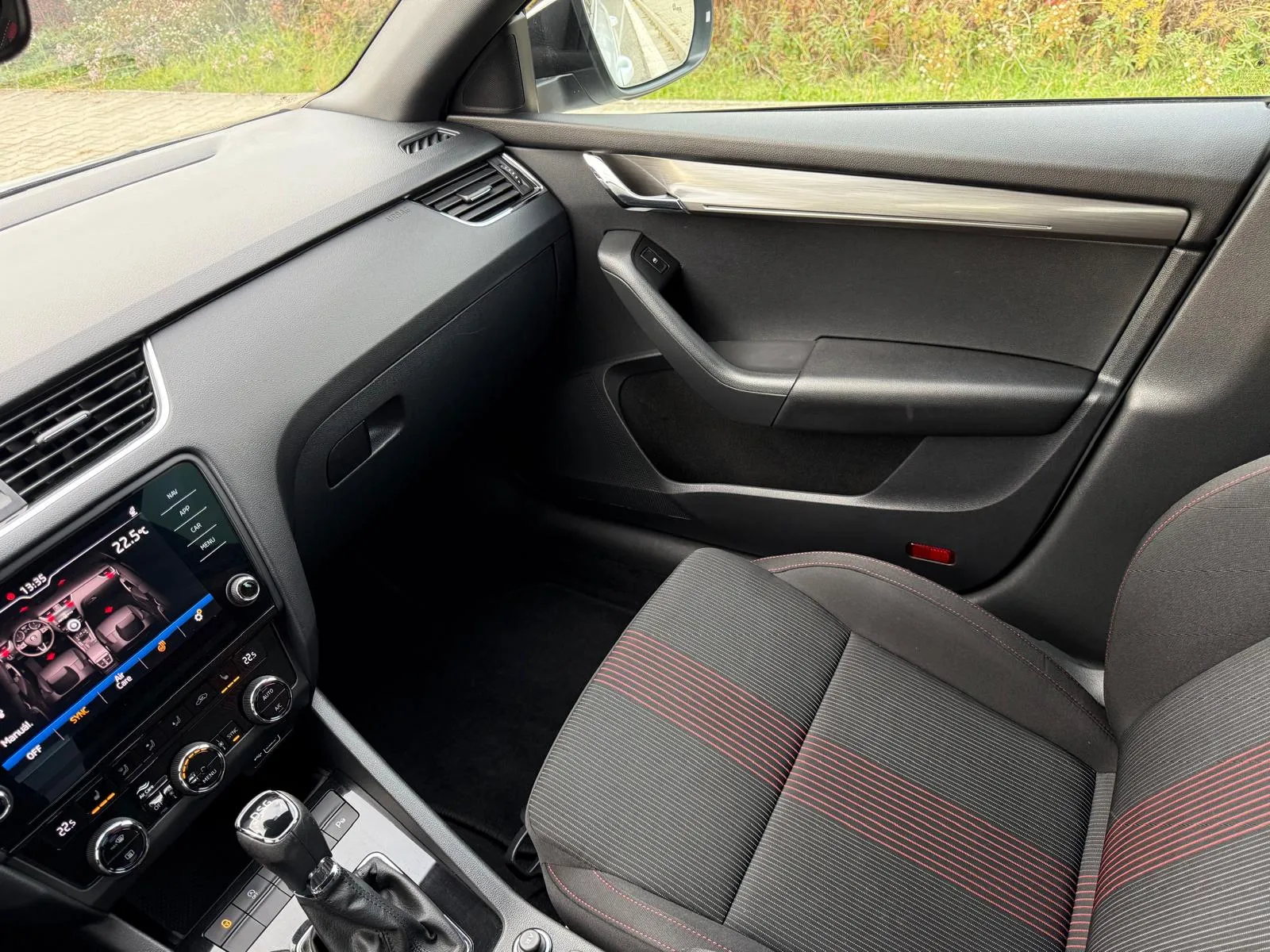 
								Škoda Octavia Combi Sportline 2.0 TDI DSG Full led virtual full									