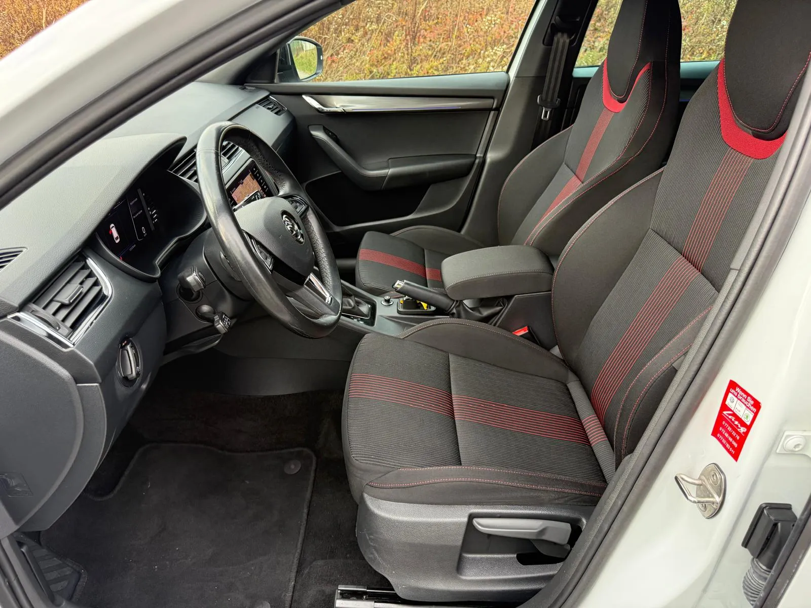
								Škoda Octavia Combi Sportline 2.0 TDI DSG Full led virtual full									
