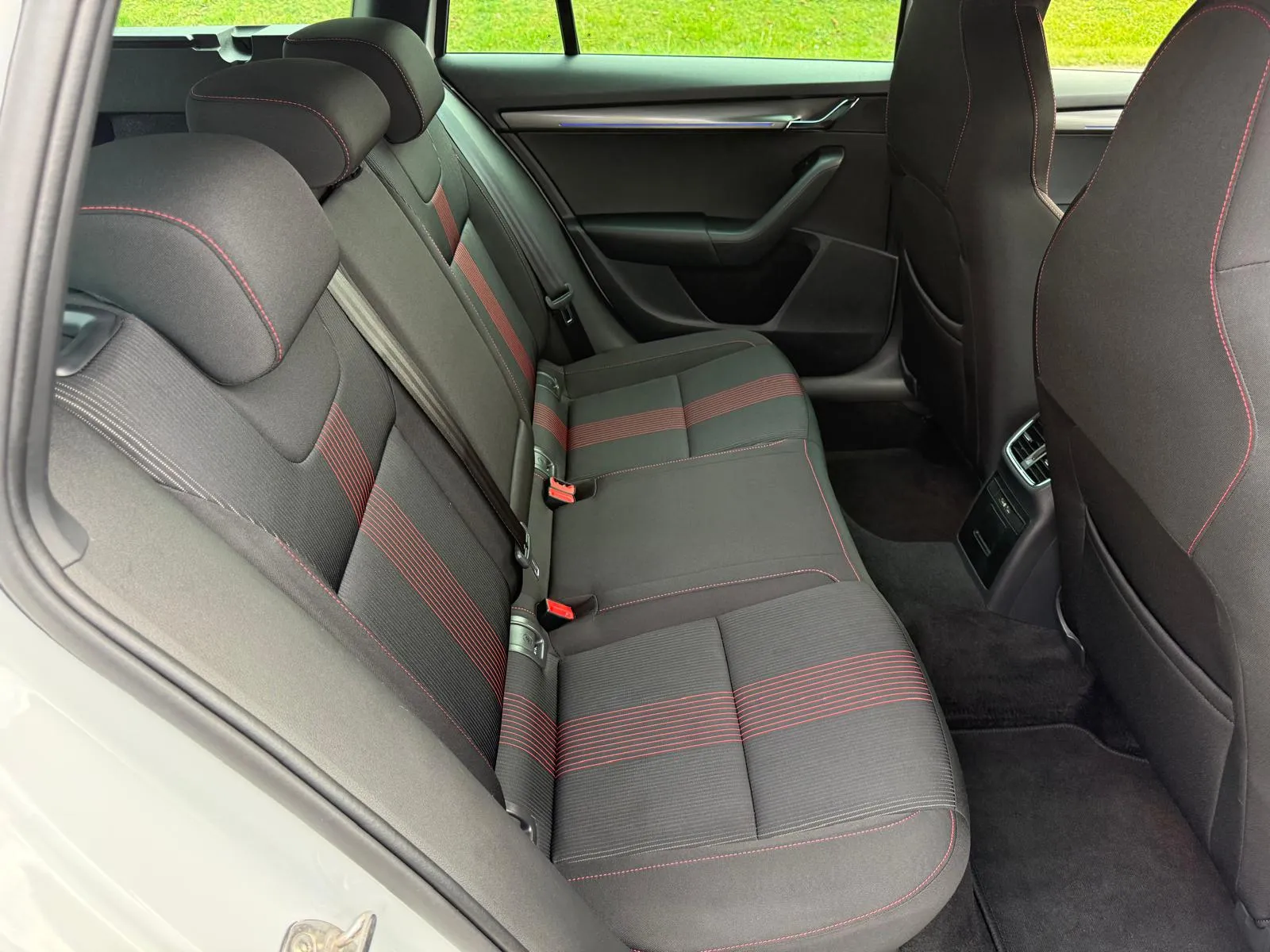 
								Škoda Octavia Combi Sportline 2.0 TDI DSG Full led virtual full									