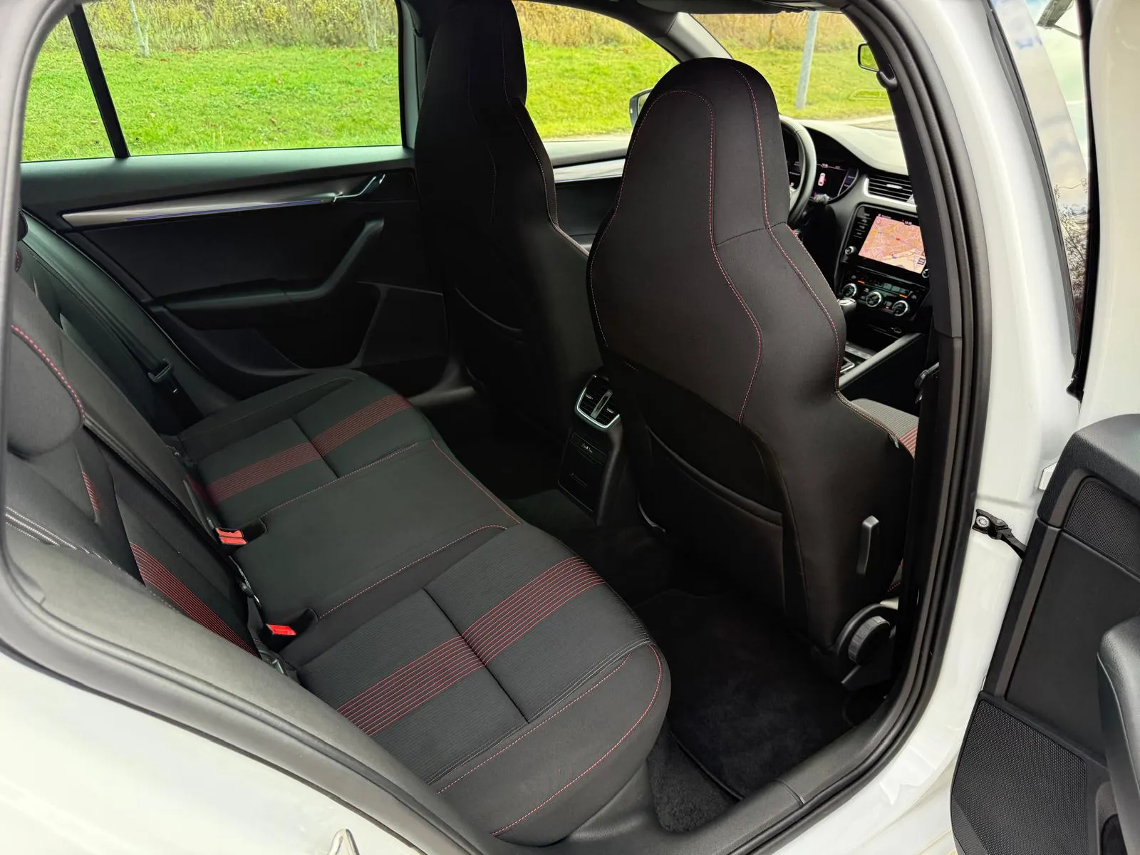 
								Škoda Octavia Combi Sportline 2.0 TDI DSG Full led virtual full									