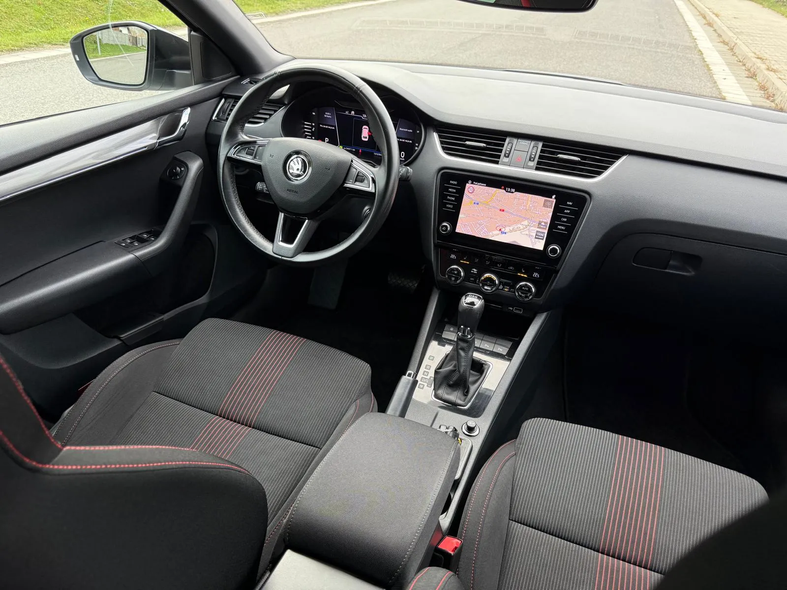 
								Škoda Octavia Combi Sportline 2.0 TDI DSG Full led virtual full									