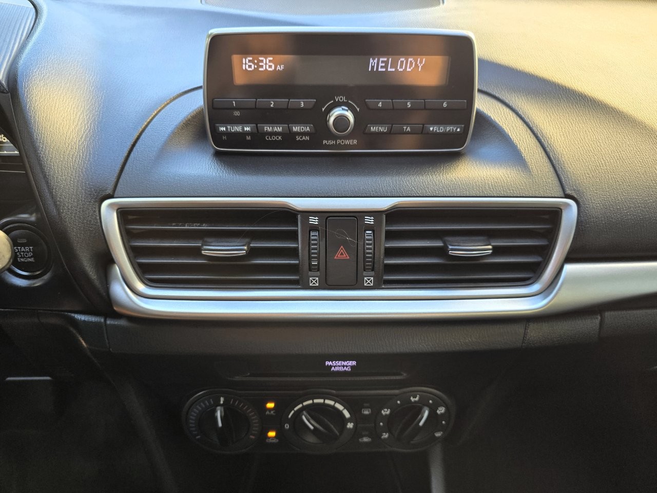 
								Mazda 3 1.5 Skyactiv -G100 Challenge full									