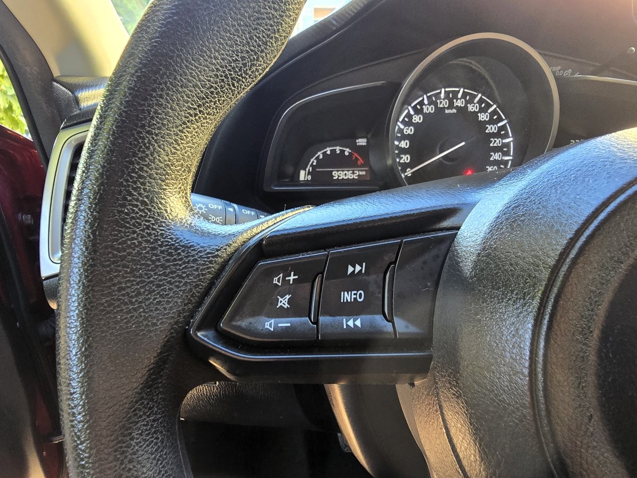 
								Mazda 3 1.5 Skyactiv -G100 Challenge full									