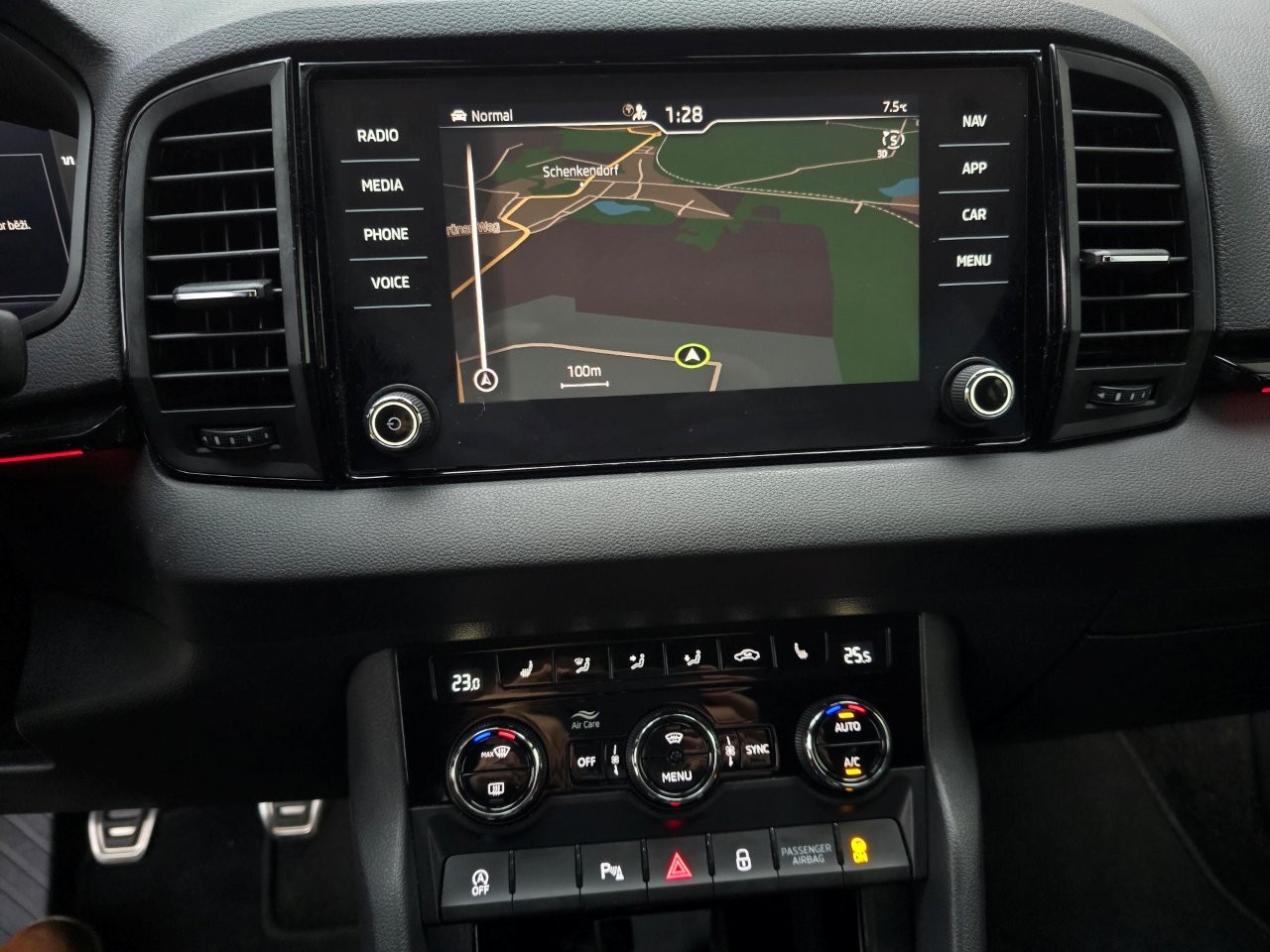 
								Škoda KAROQ SUV 2021 full									