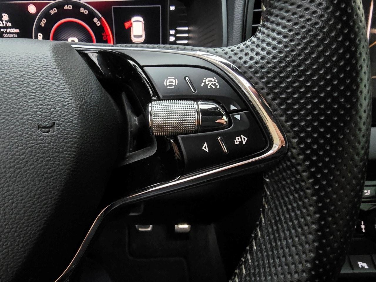 
								Škoda KAROQ SUV 2021 full									